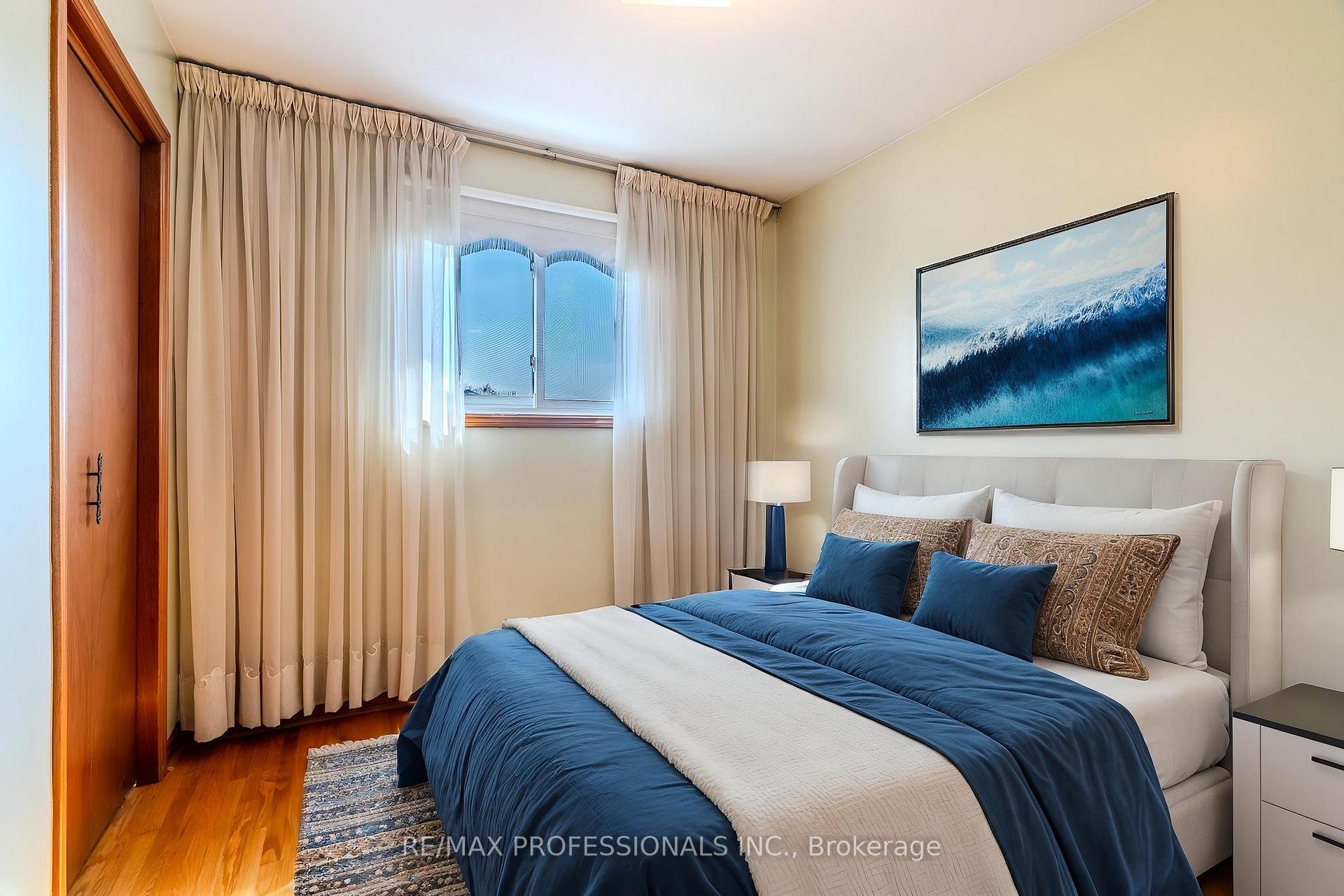 Photo 27 of 45 Chartwell Road, Etobicoke, Stonegate-Queensway — HOMEH