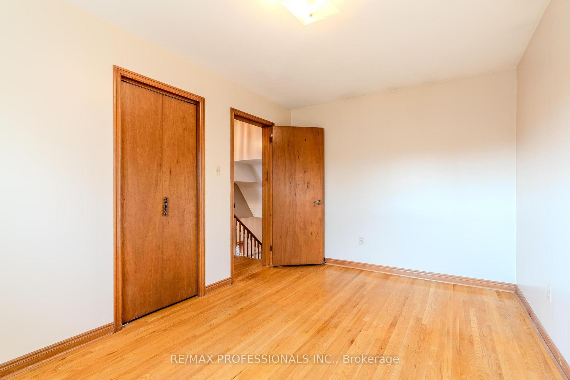 Photo 32 of 45 Chartwell Road, Etobicoke, Stonegate-Queensway — HOMEH