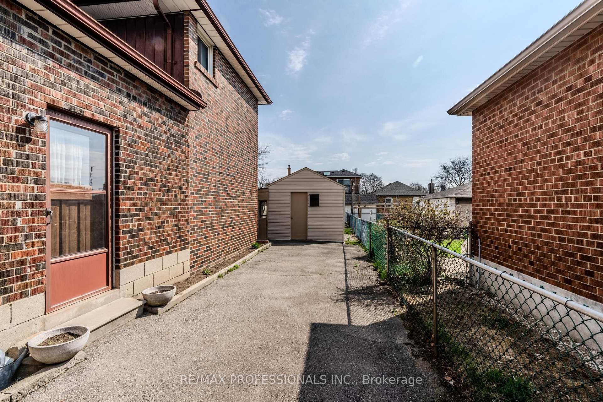 Photo 33 of 45 Chartwell Road, Etobicoke, Stonegate-Queensway — HOMEH