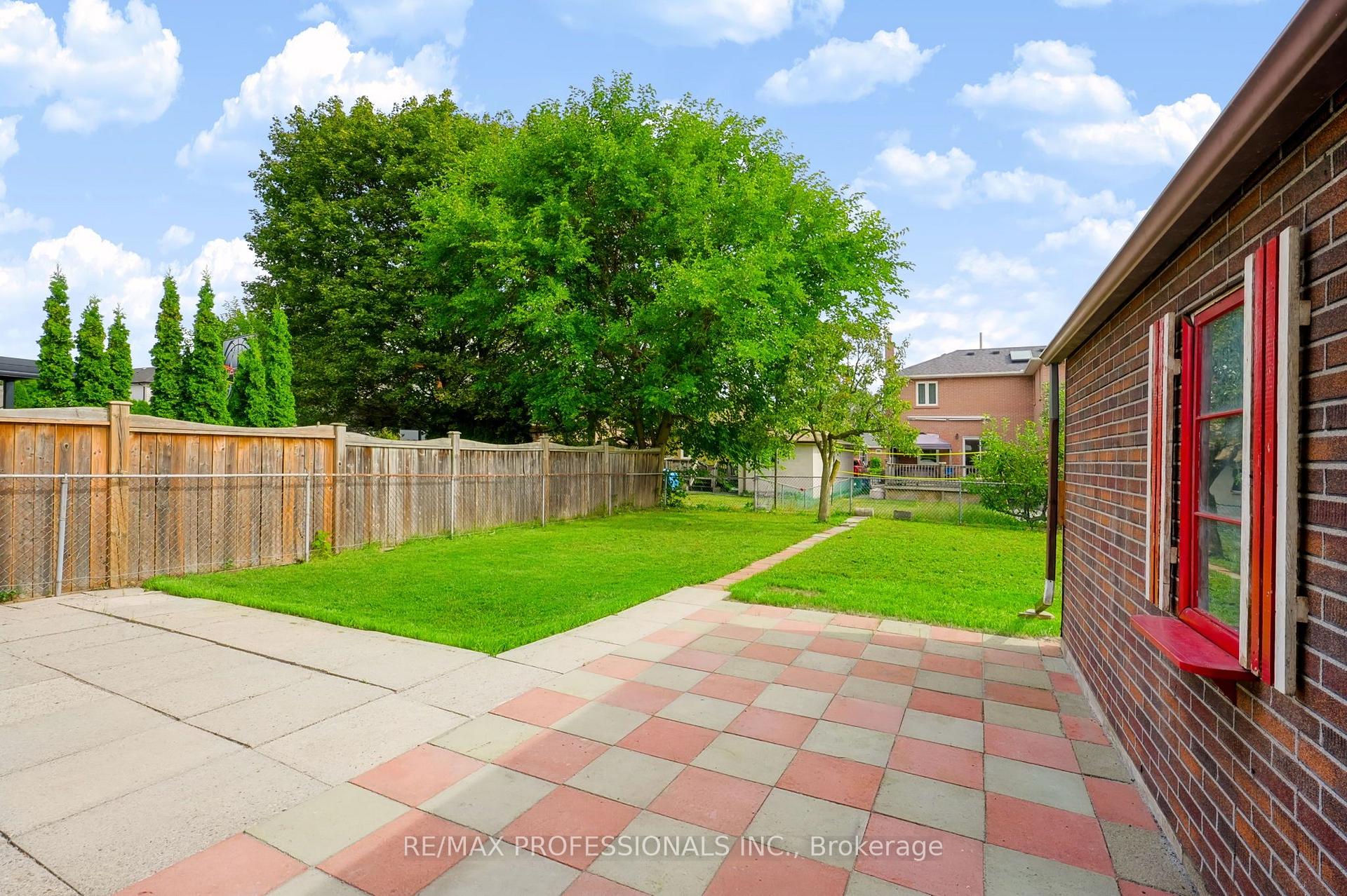 Photo 34 of 45 Chartwell Road, Etobicoke, Stonegate-Queensway — HOMEH