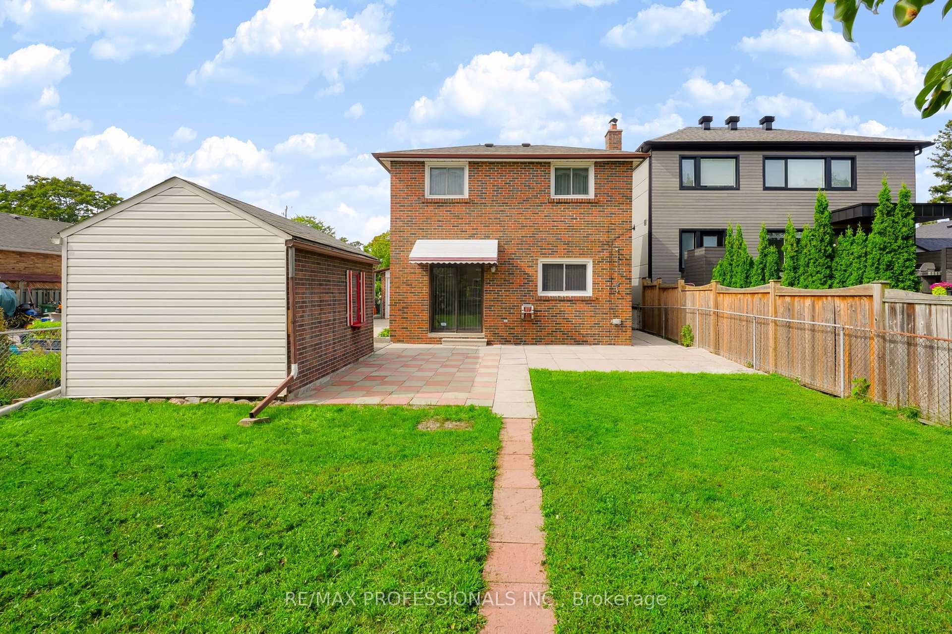 Photo 36 of 45 Chartwell Road, Etobicoke, Stonegate-Queensway — HOMEH