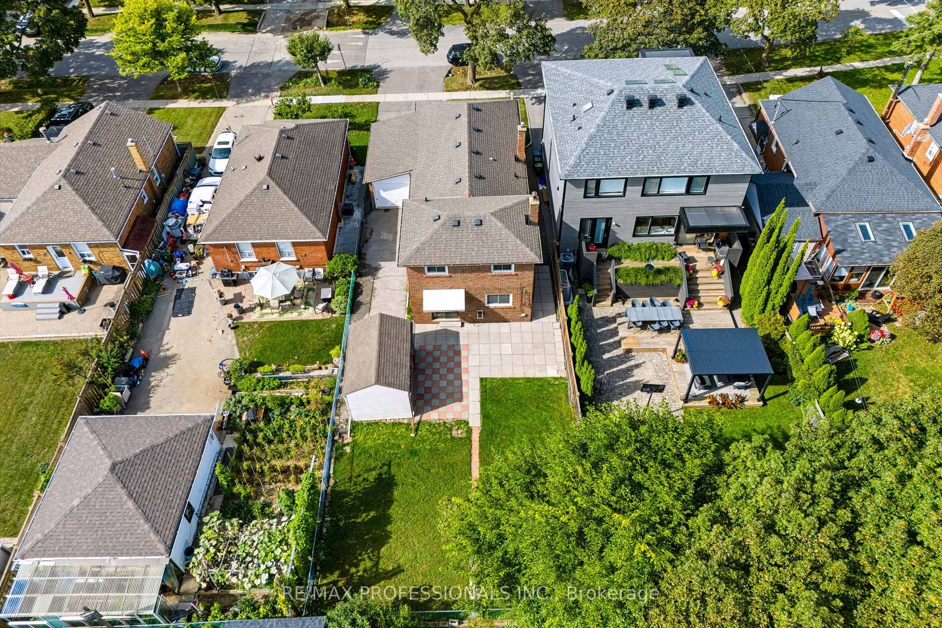 Photo 37 of 45 Chartwell Road, Etobicoke, Stonegate-Queensway — HOMEH