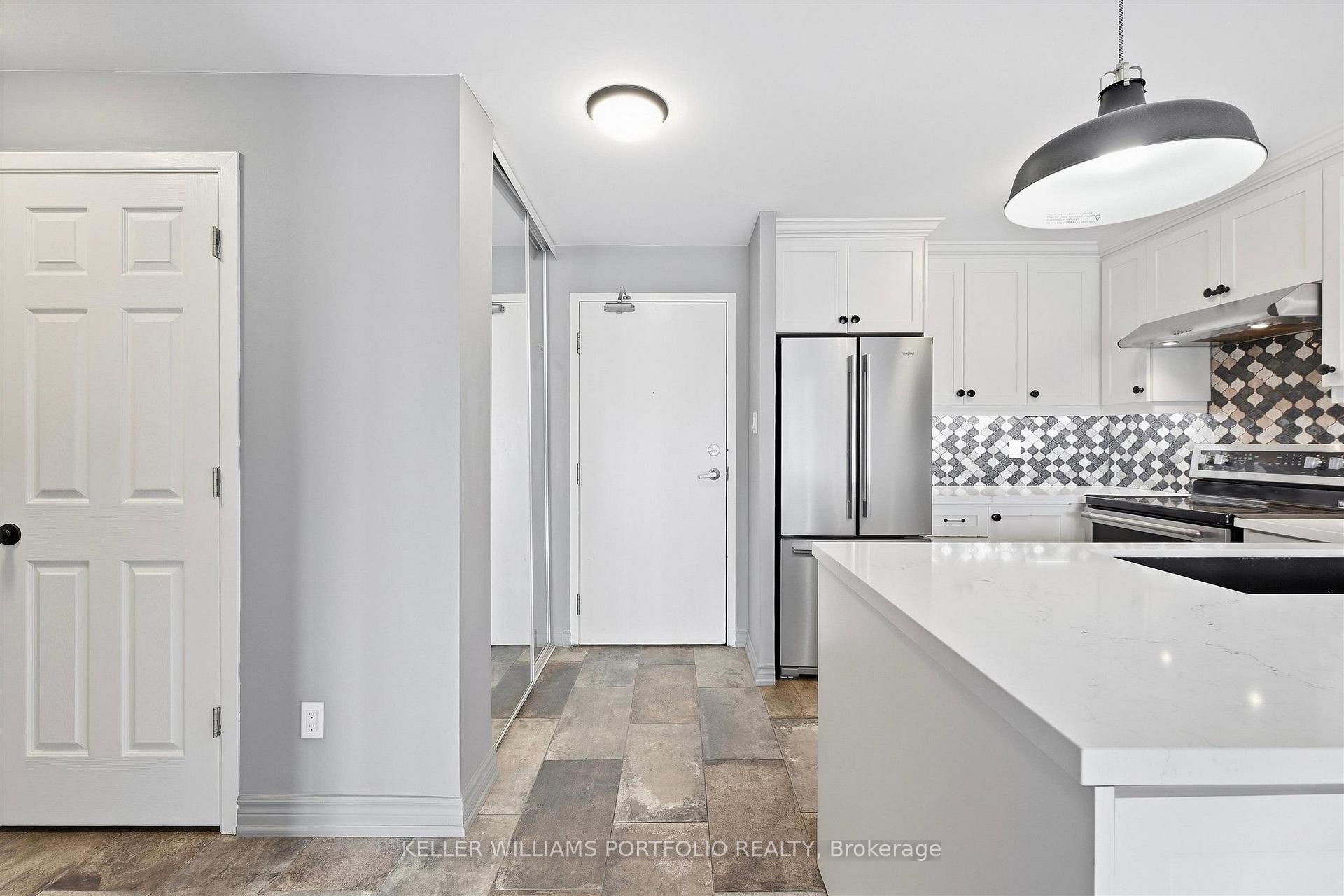 Photo 6 of Unit 1111, 801 King Street W, Toronto, Niagara — HOMEH