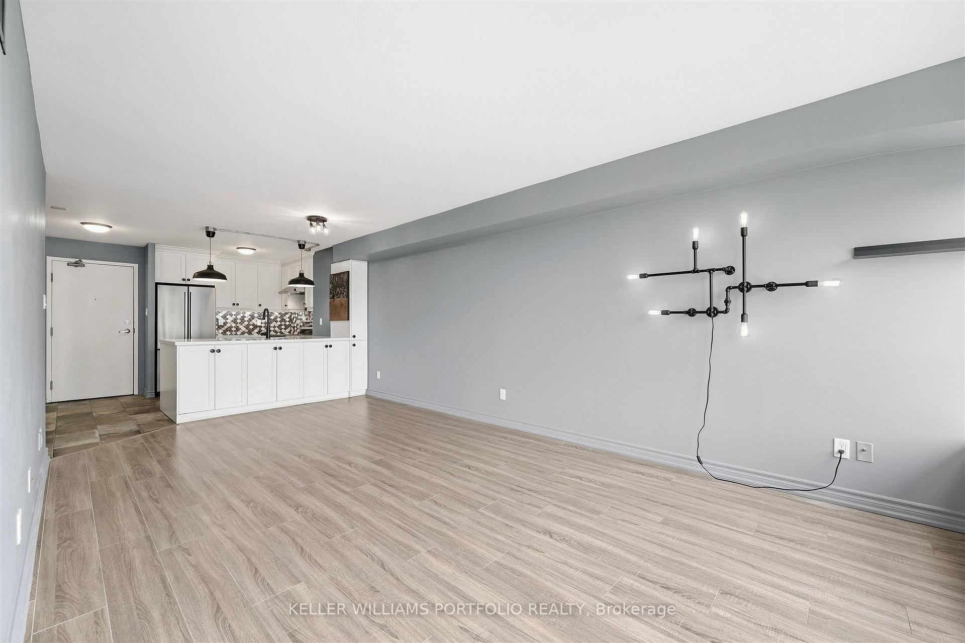 Photo 9 of Unit 1111, 801 King Street W, Toronto, Niagara — HOMEH