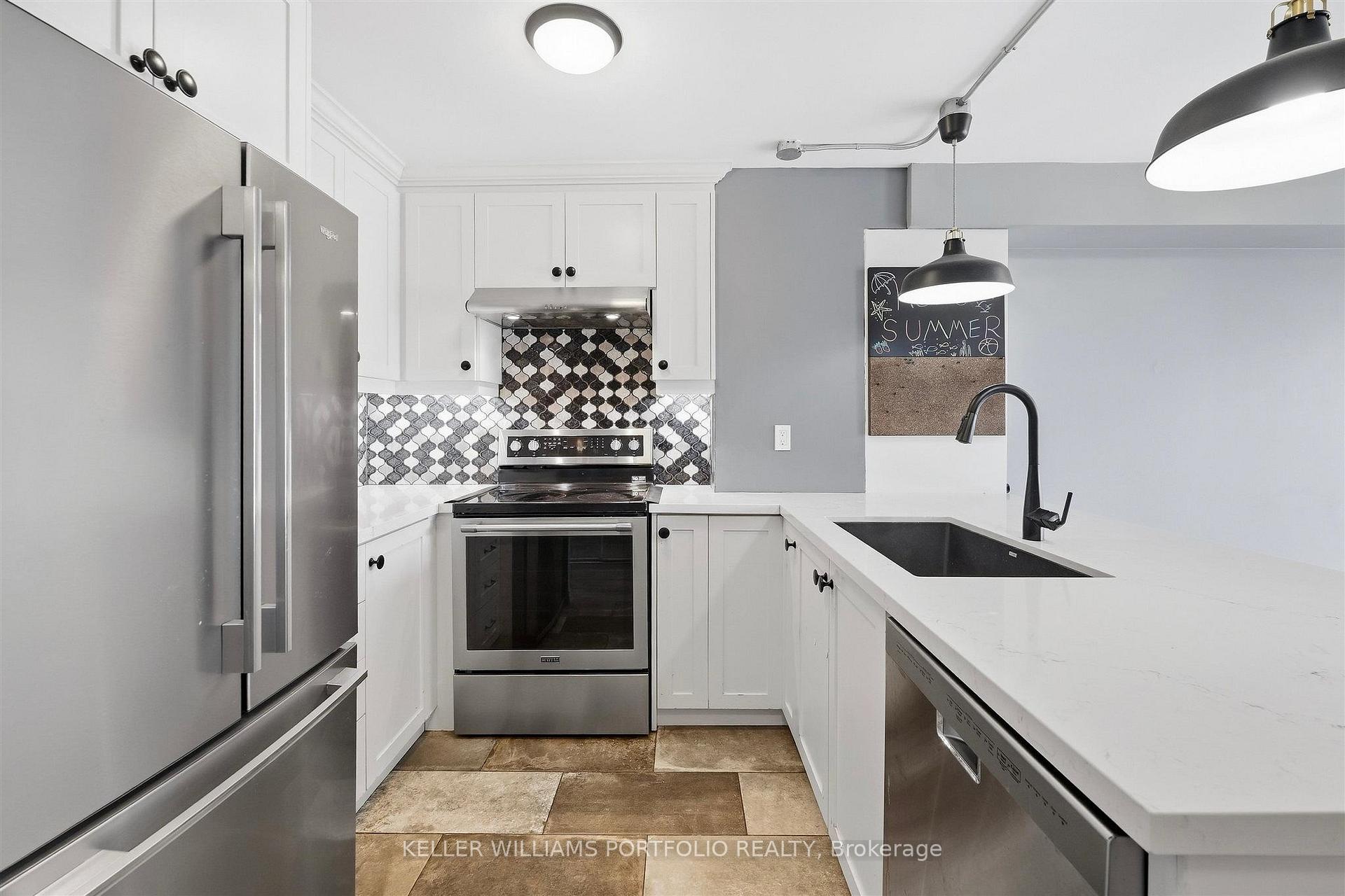 Photo 11 of Unit 1111, 801 King Street W, Toronto, Niagara — HOMEH