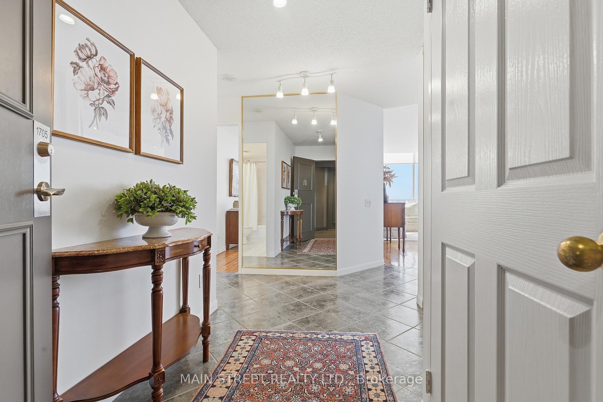 Photo 3 of Unit 1705, 110 Promenade Circle, Vaughan, Brownridge — HOMEH