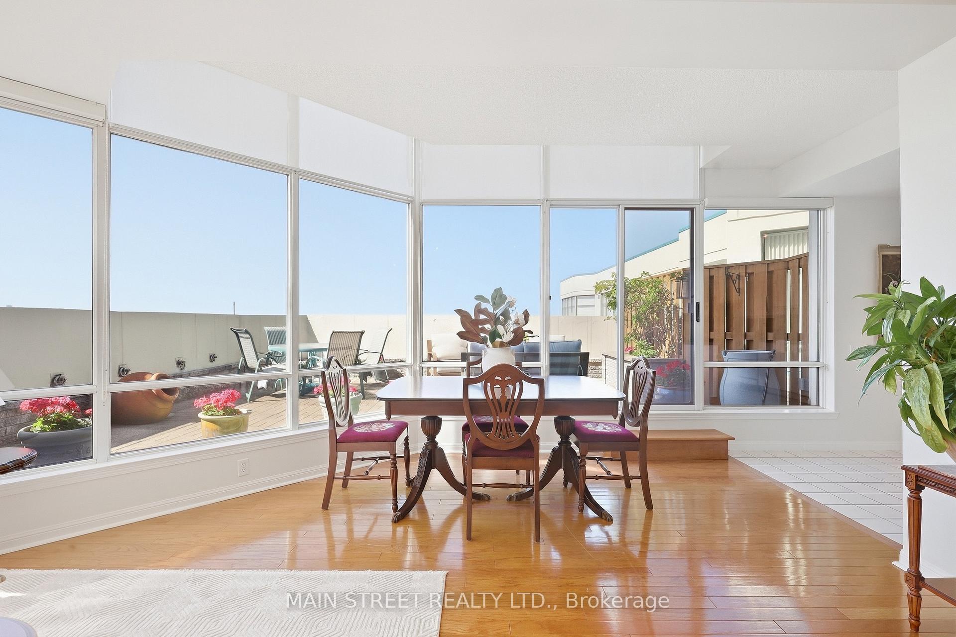 Photo 8 of Unit 1705, 110 Promenade Circle, Vaughan, Brownridge — HOMEH