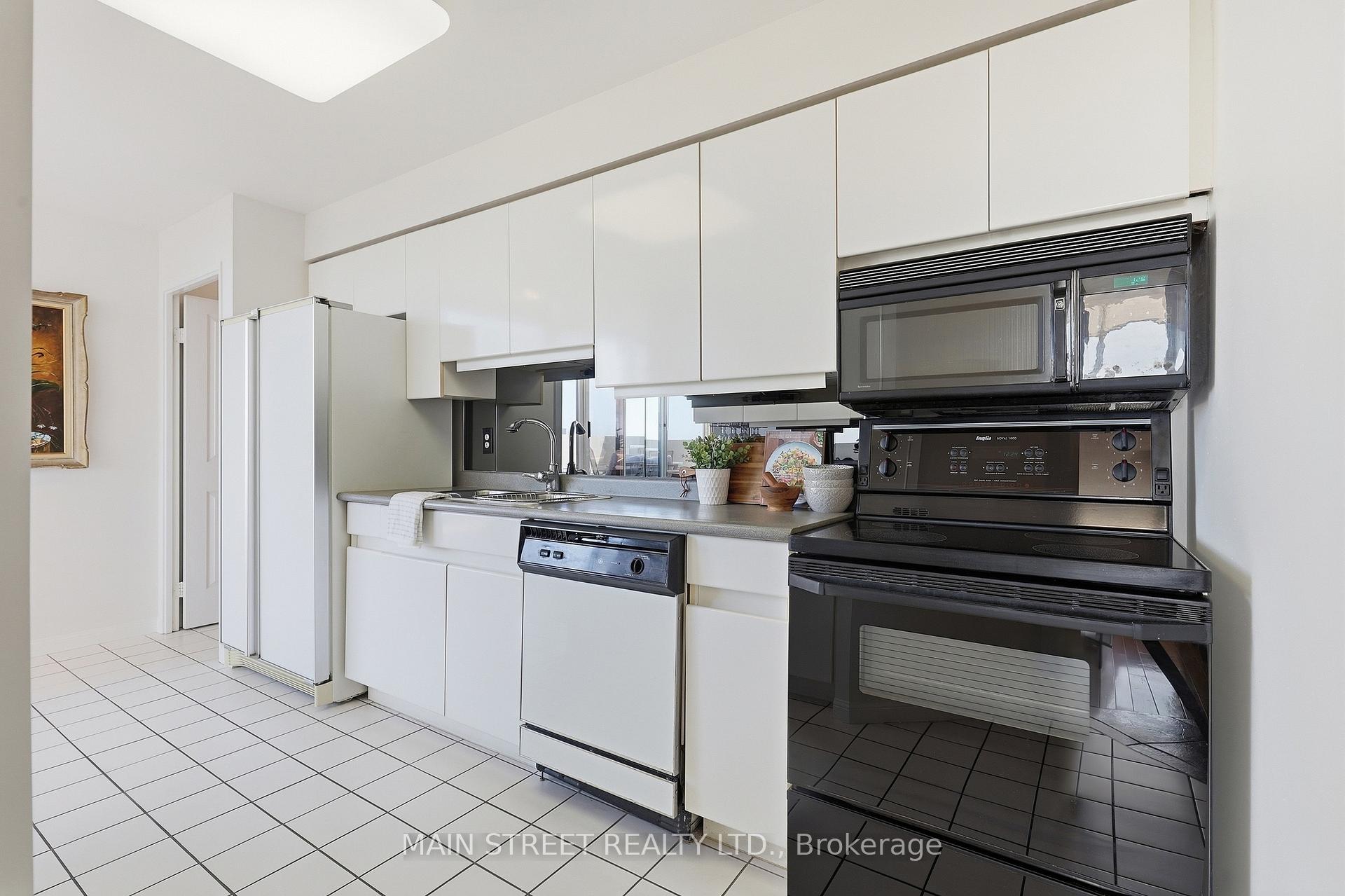 Photo 12 of Unit 1705, 110 Promenade Circle, Vaughan, Brownridge — HOMEH