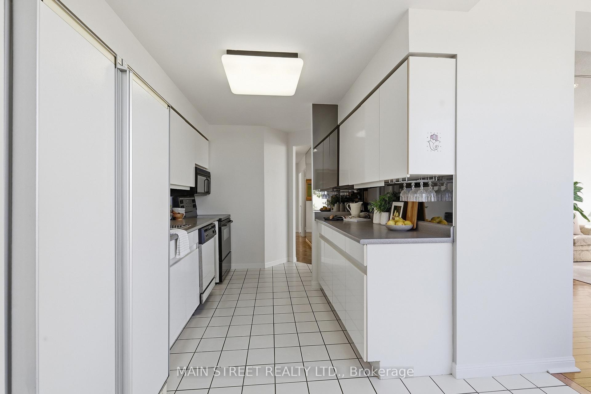 Photo 13 of Unit 1705, 110 Promenade Circle, Vaughan, Brownridge — HOMEH