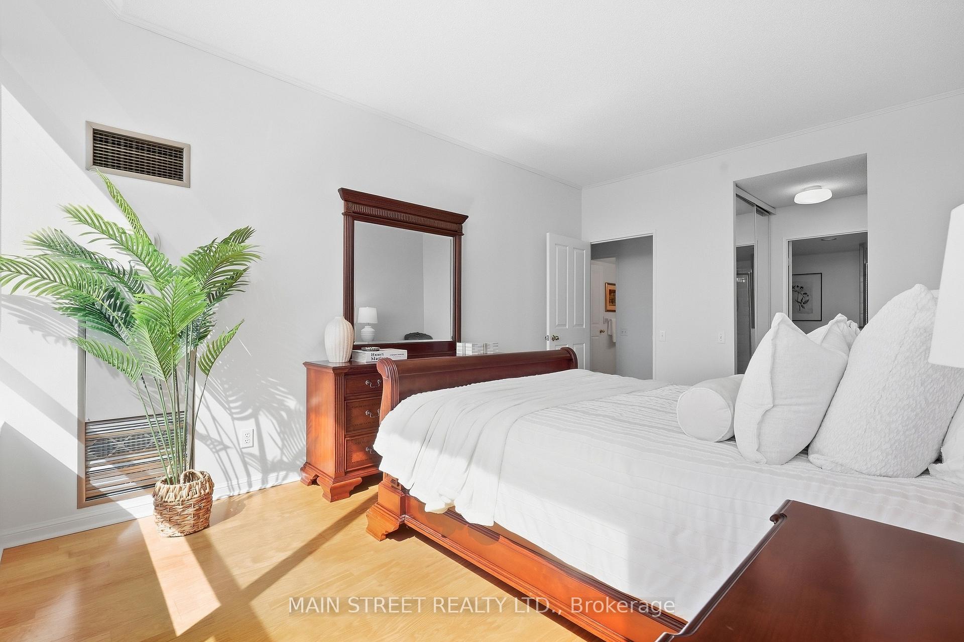 Photo 16 of Unit 1705, 110 Promenade Circle, Vaughan, Brownridge — HOMEH