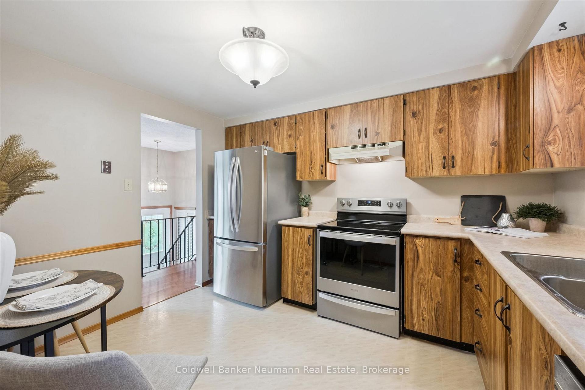 Photo 9 of 24 Briarlea Road, Guelph, Kortright West — HOMEH