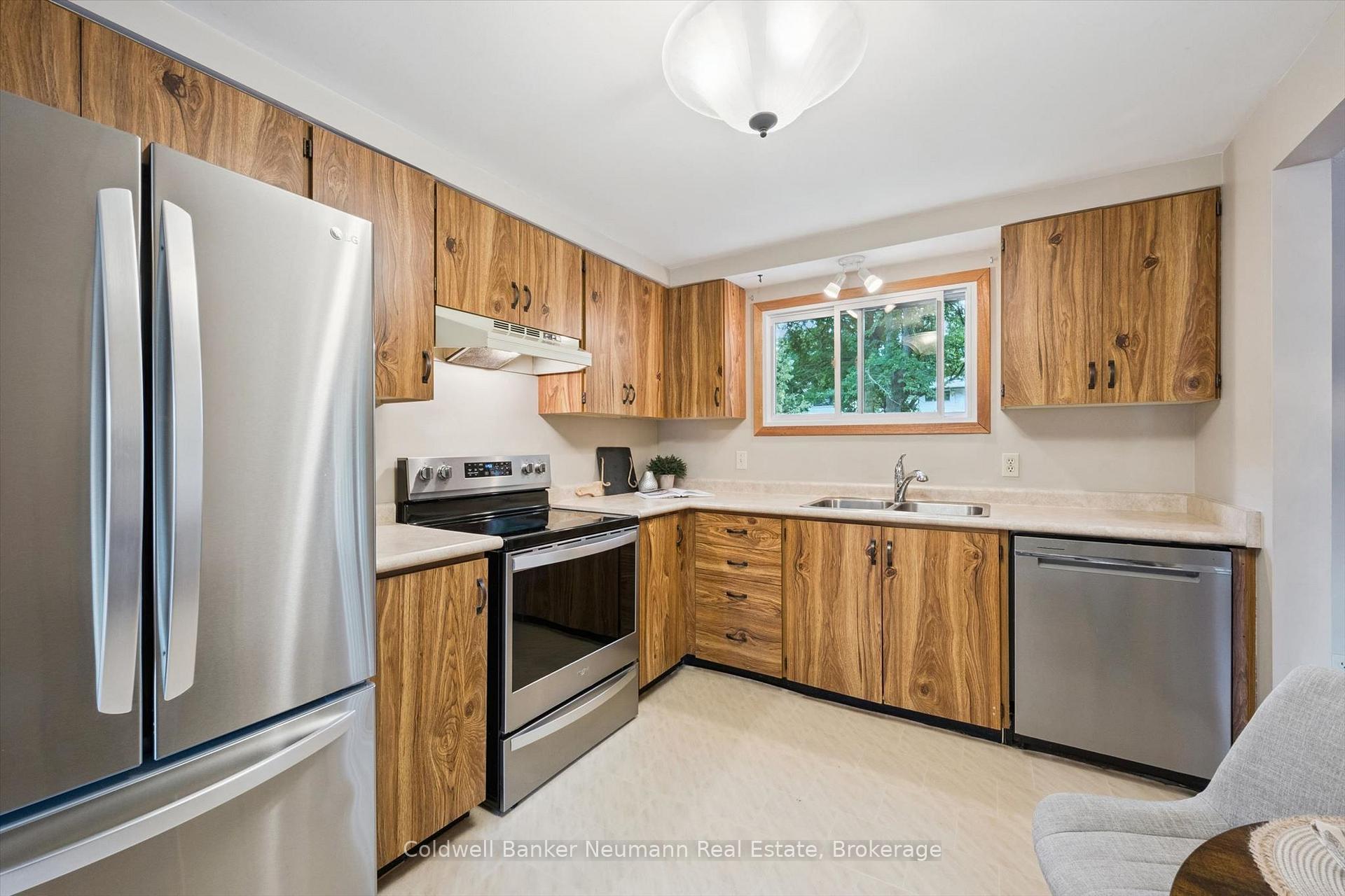 Photo 10 of 24 Briarlea Road, Guelph, Kortright West — HOMEH