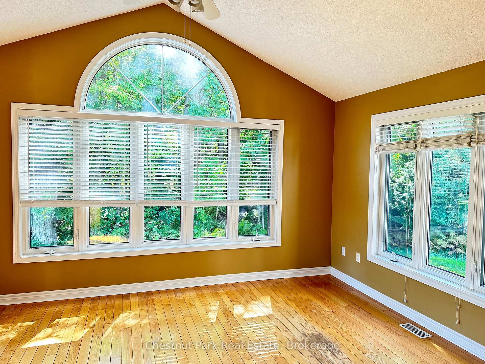 Photo 7 of 17 Stonehedge Close, Gravenhurst, Muskoka (S) — HOMEH