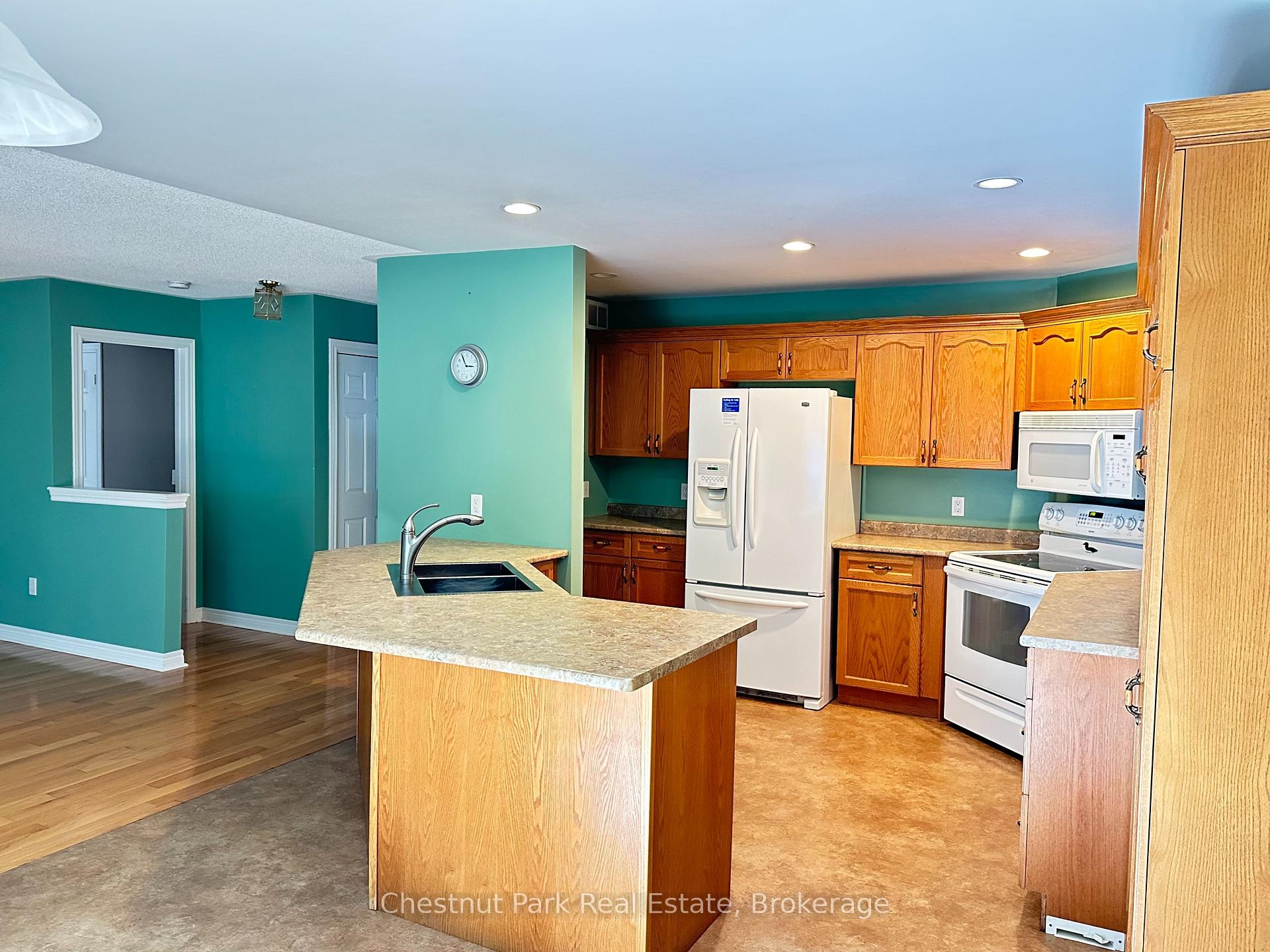 Photo 9 of 17 Stonehedge Close, Gravenhurst, Muskoka (S) — HOMEH