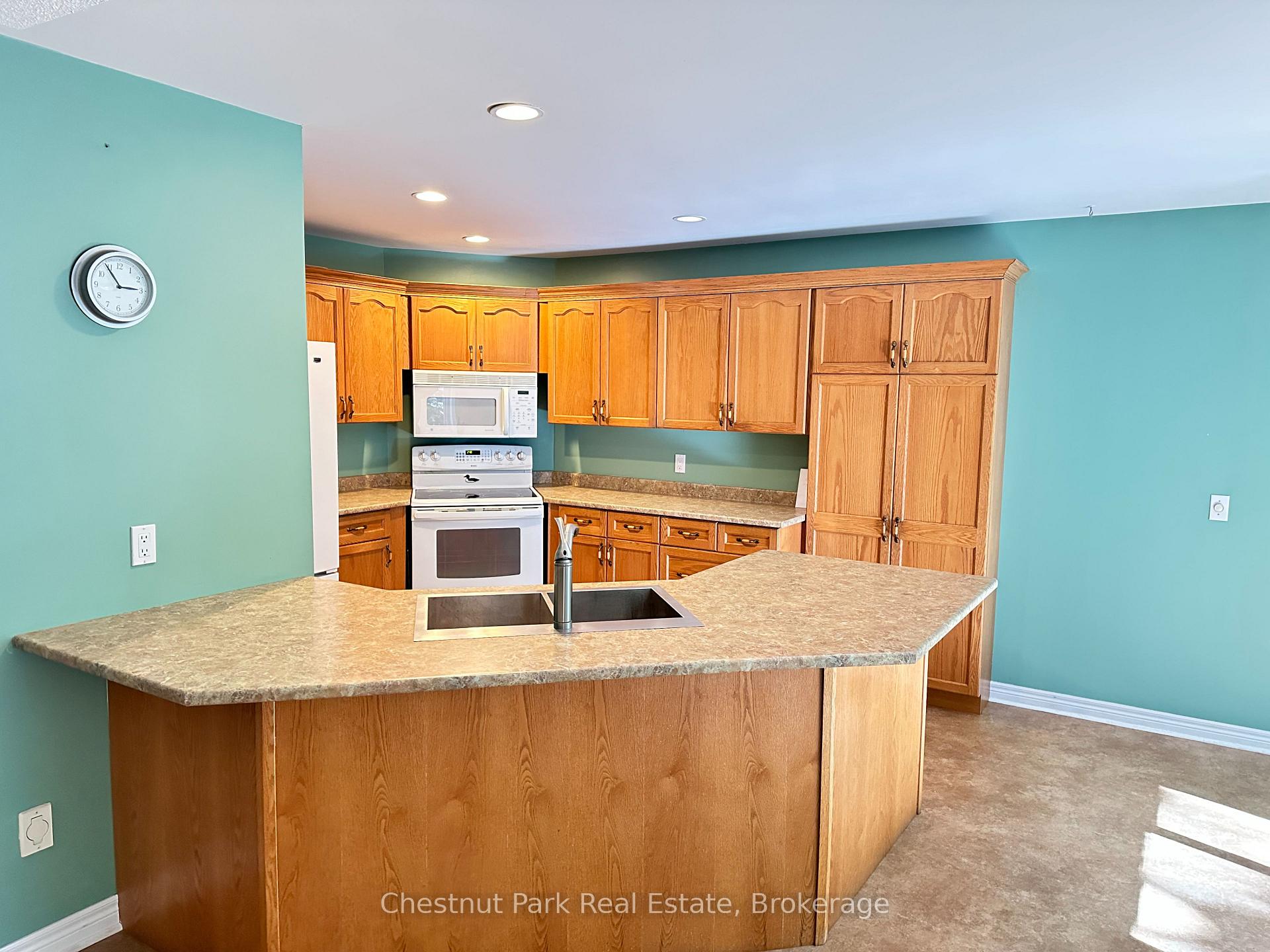 Photo 10 of 17 Stonehedge Close, Gravenhurst, Muskoka (S) — HOMEH