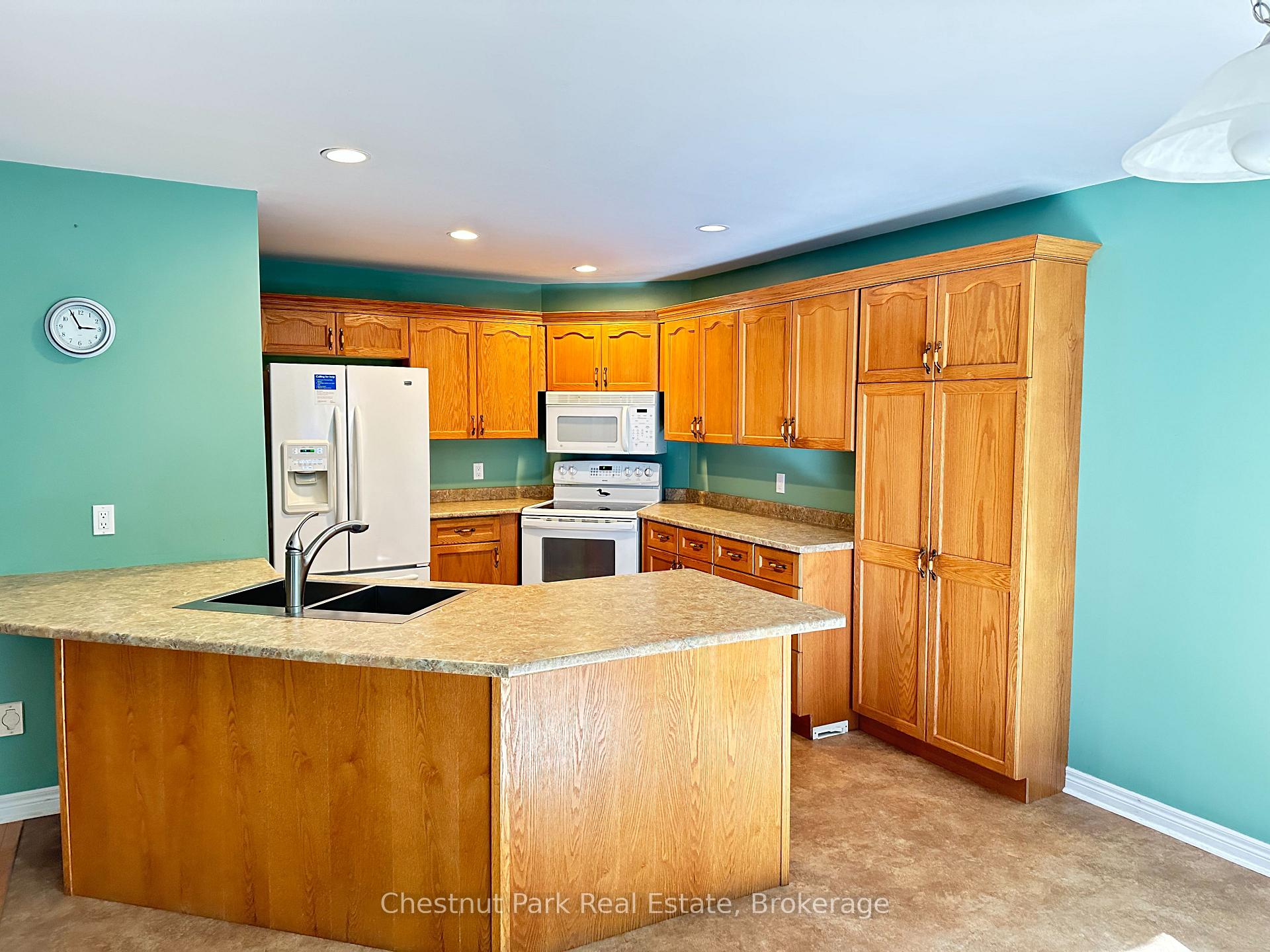 Photo 11 of 17 Stonehedge Close, Gravenhurst, Muskoka (S) — HOMEH