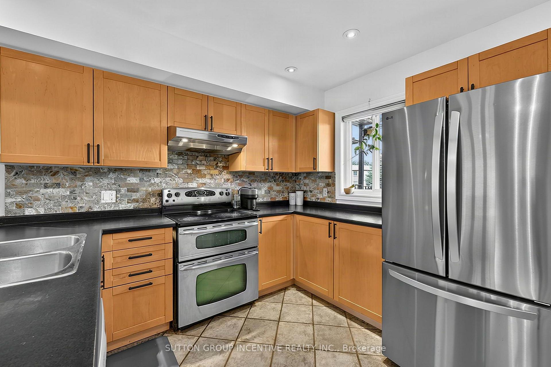 Photo 15 of 14 Connolly Street, Toronto, Weston-Pellam Park — HOMEH