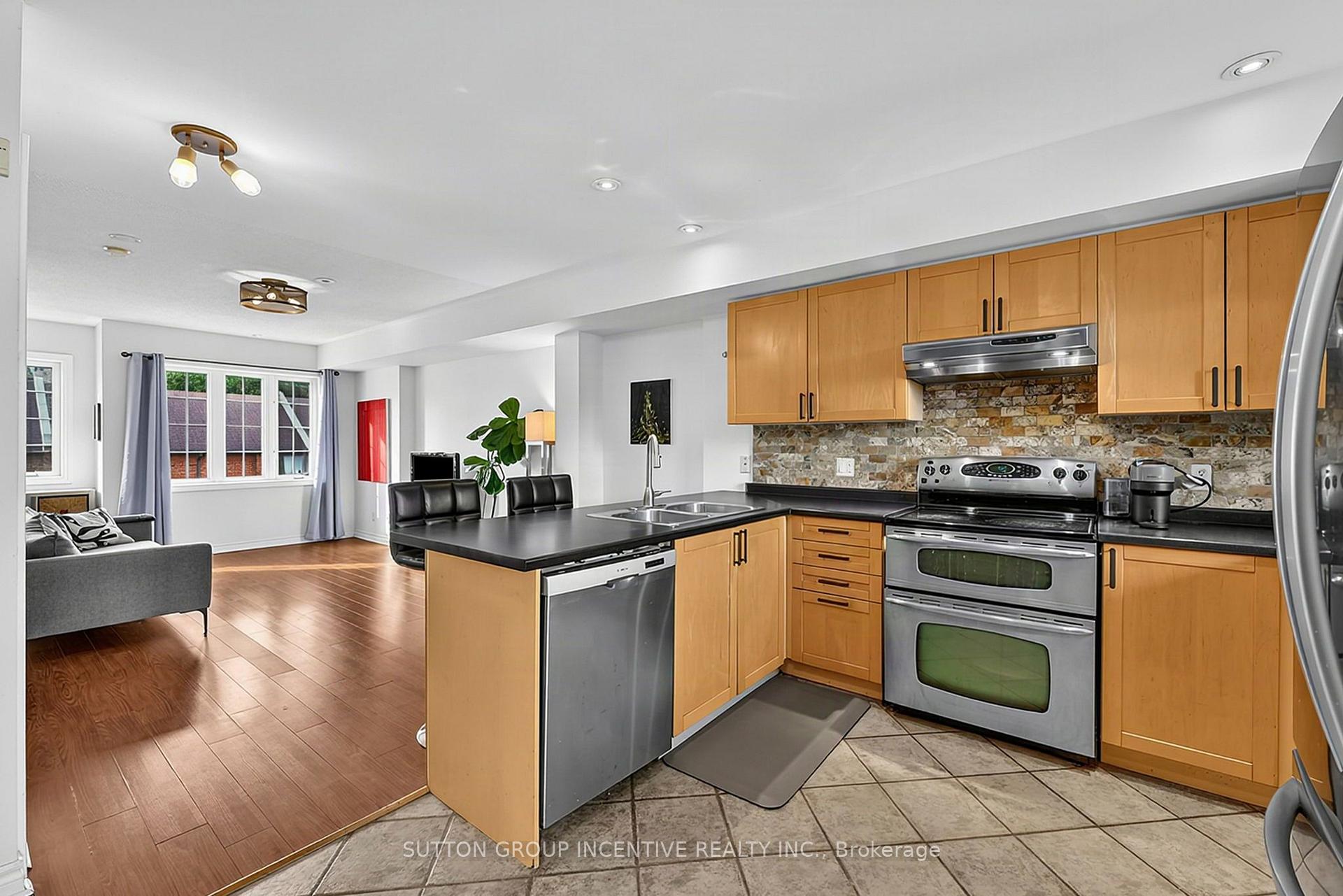 Photo 16 of 14 Connolly Street, Toronto, Weston-Pellam Park — HOMEH