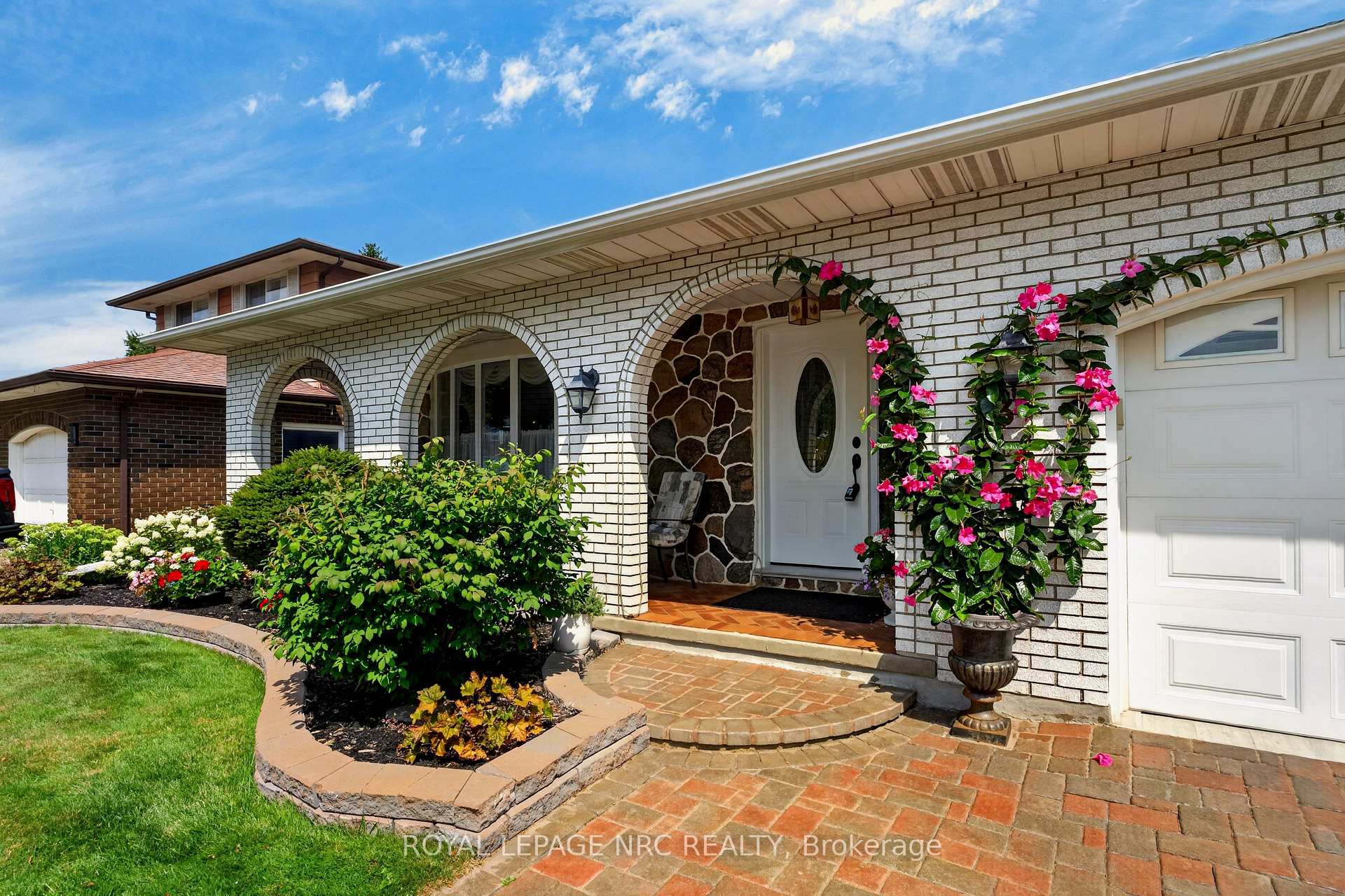 Photo 4 of 43 Brimley Crescent, St. Catharines, Lakeshore — HOMEH