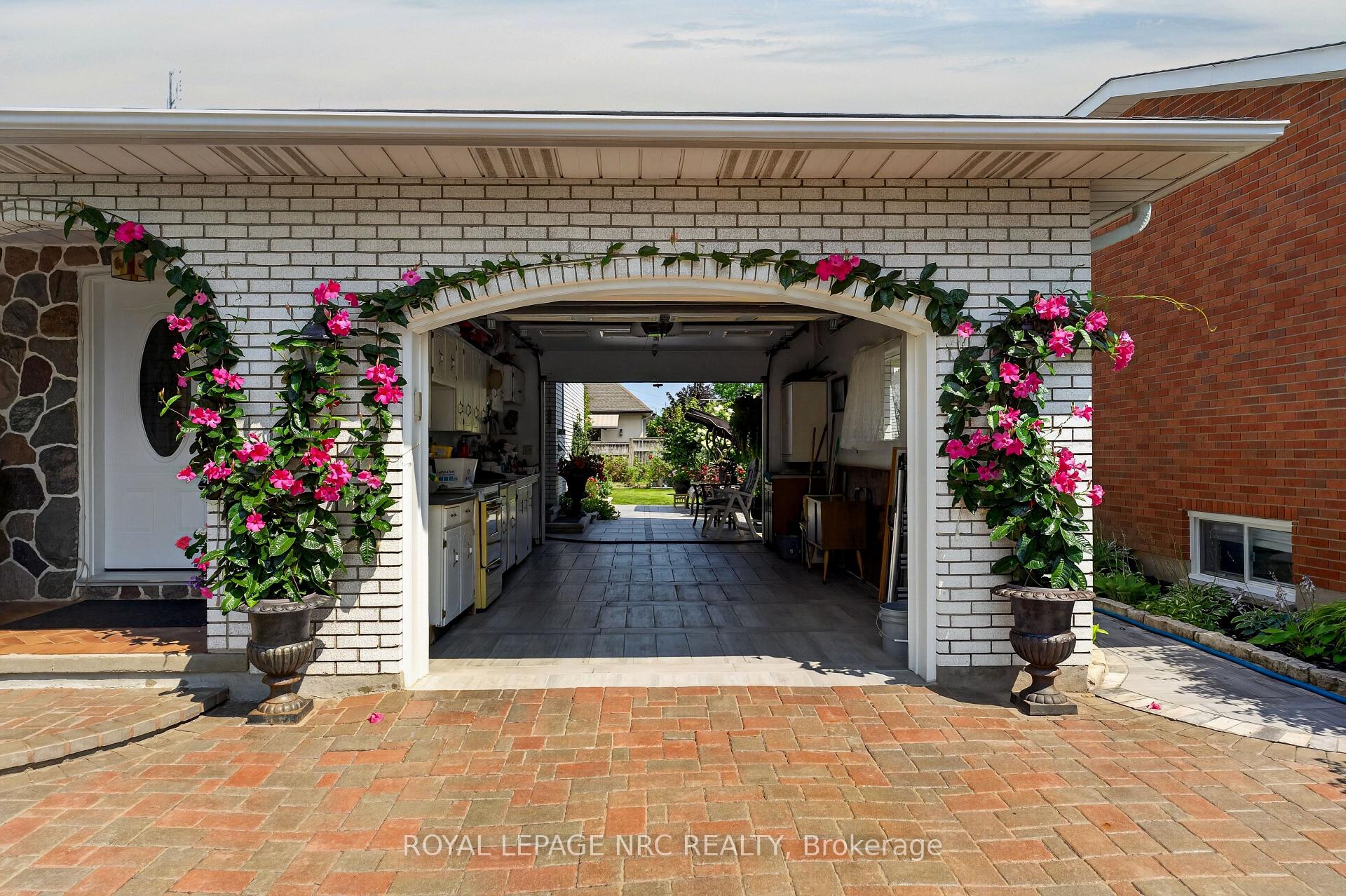 Photo 5 of 43 Brimley Crescent, St. Catharines, Lakeshore — HOMEH