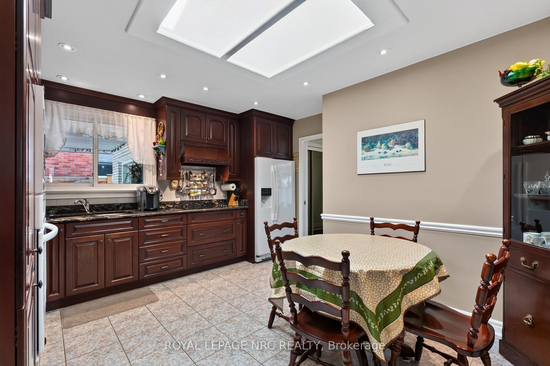 Photo 20 of 43 Brimley Crescent, St. Catharines, Lakeshore — HOMEH