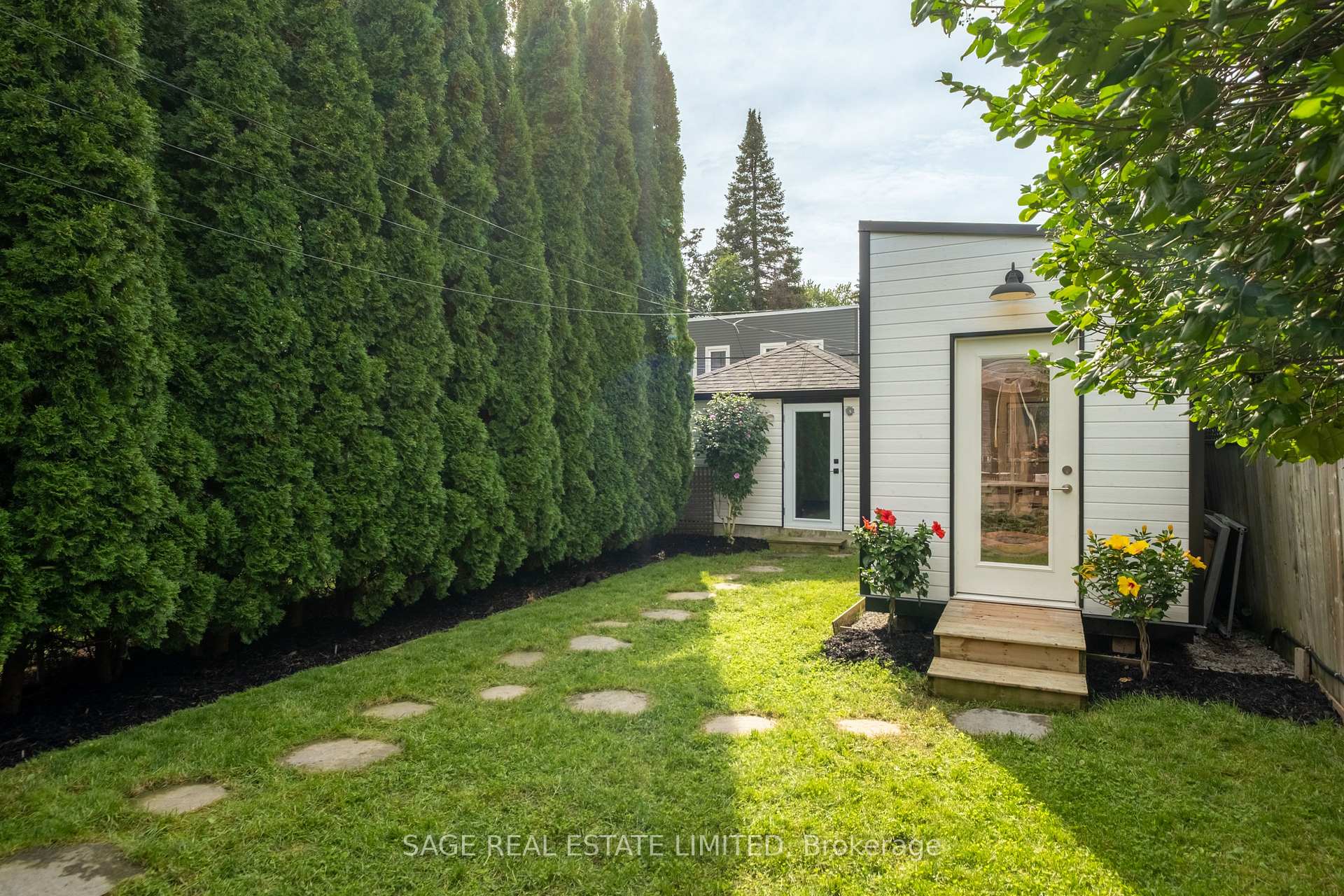 Photo 25 of 74 Barrington Avenue, Toronto, Woodbine-Lumsden — HOMEH