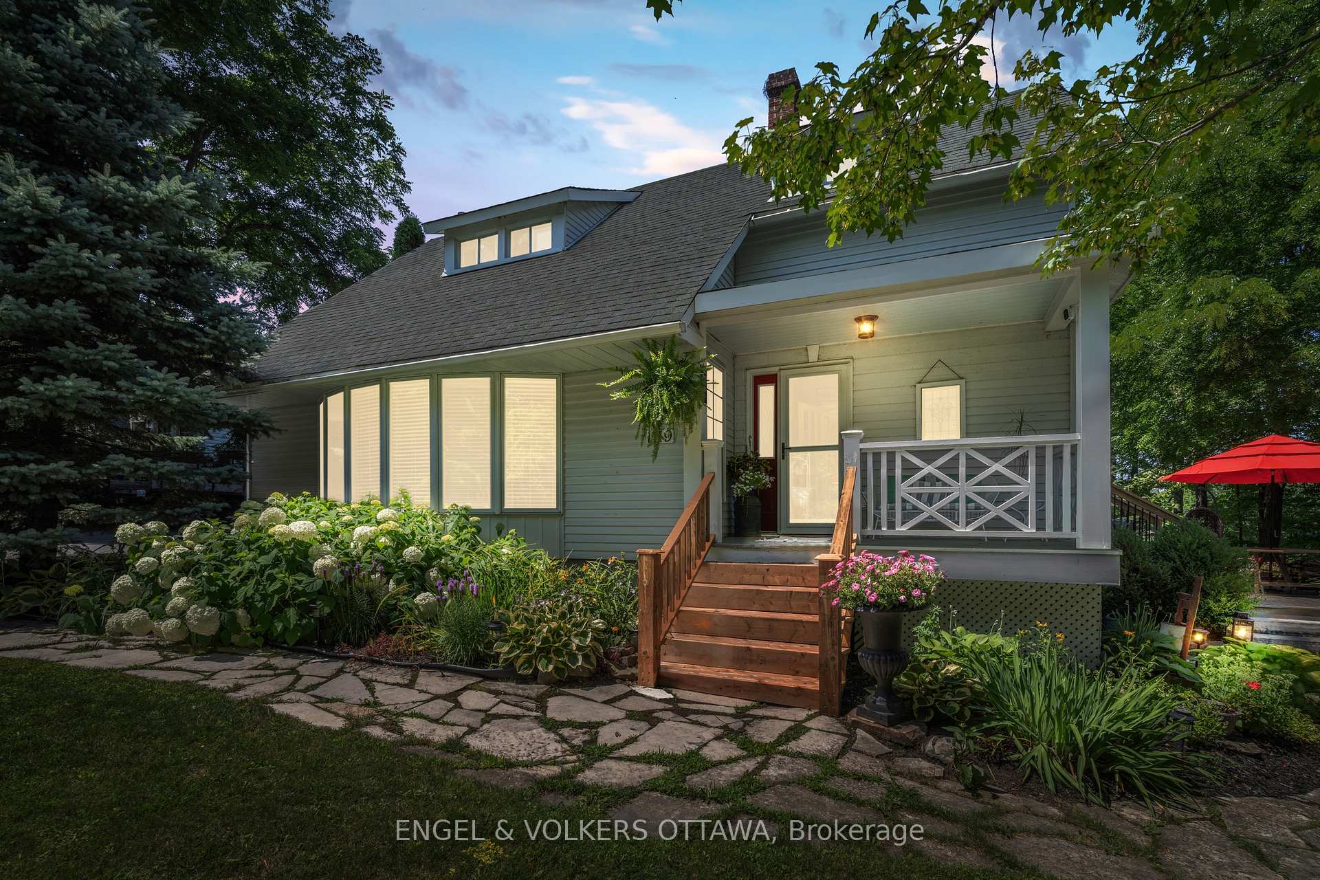 Photo 2 of 1119 Tighe Street, Ottawa, Manotick Village & Manotick Estates — HOMEH