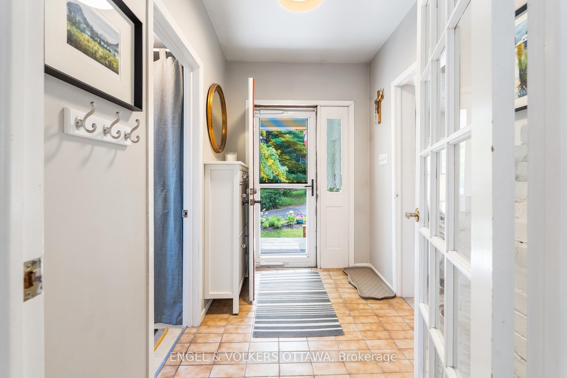 Photo 8 of 1119 Tighe Street, Ottawa, Manotick Village & Manotick Estates — HOMEH