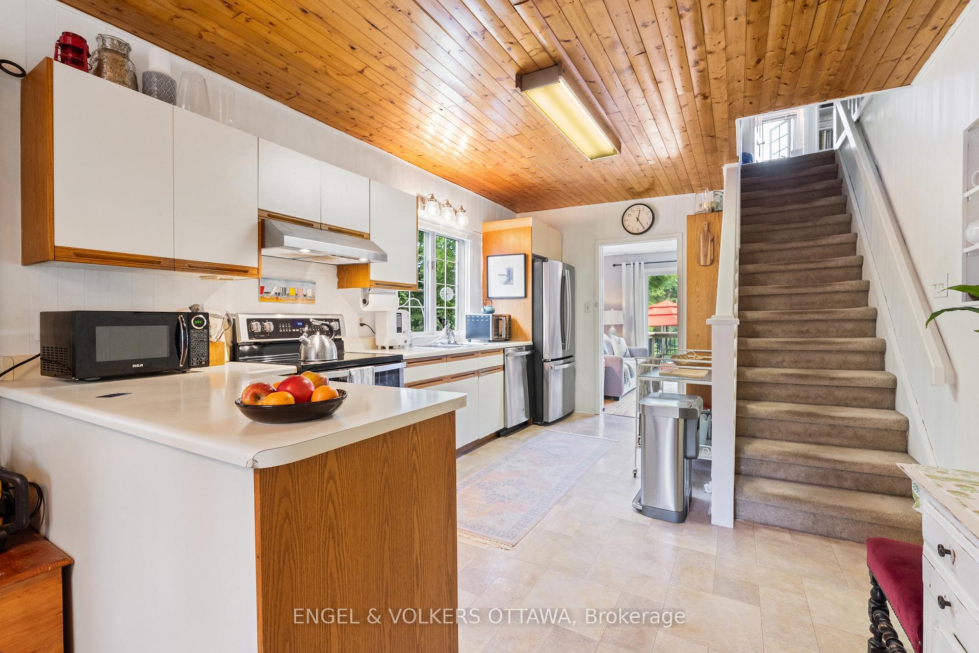 Photo 10 of 1119 Tighe Street, Ottawa, Manotick Village & Manotick Estates — HOMEH