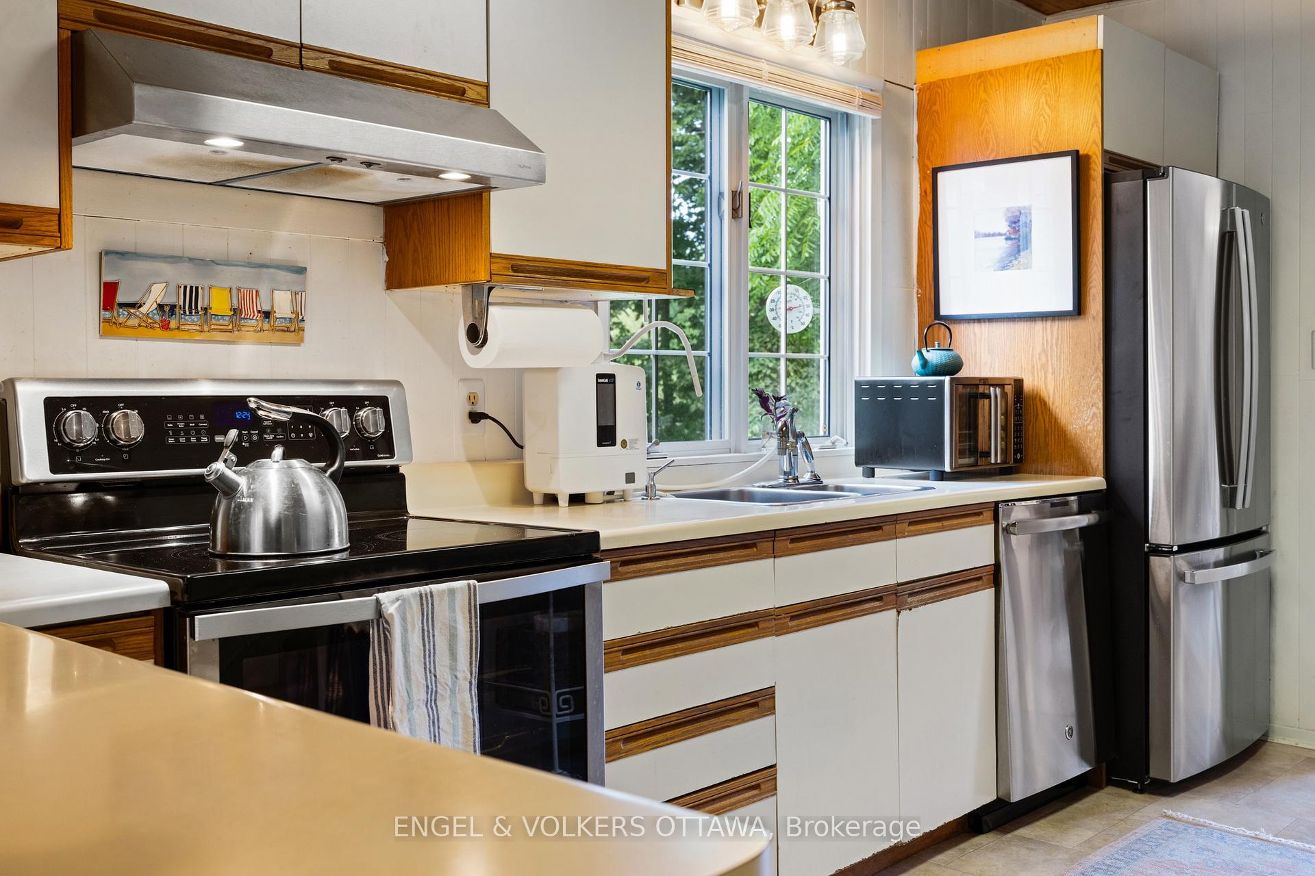 Photo 11 of 1119 Tighe Street, Ottawa, Manotick Village & Manotick Estates — HOMEH
