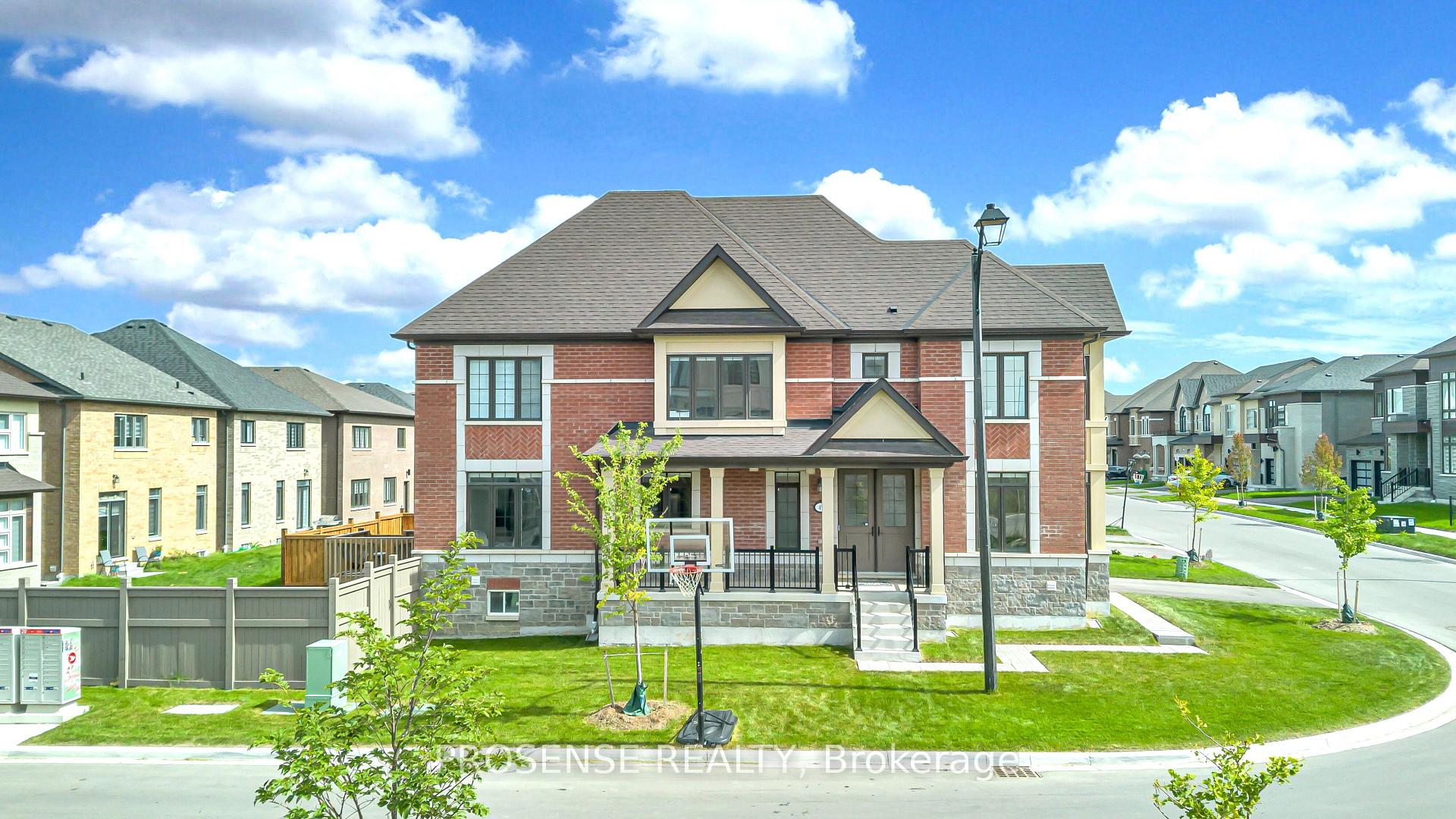 Photo 2 of 45 Keyworth Crescent, Brampton, Sandringham-Wellington North — HOMEH