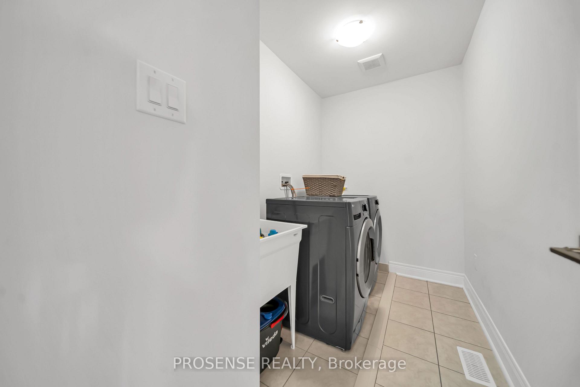 Photo 35 of 45 Keyworth Crescent, Brampton, Sandringham-Wellington North — HOMEH