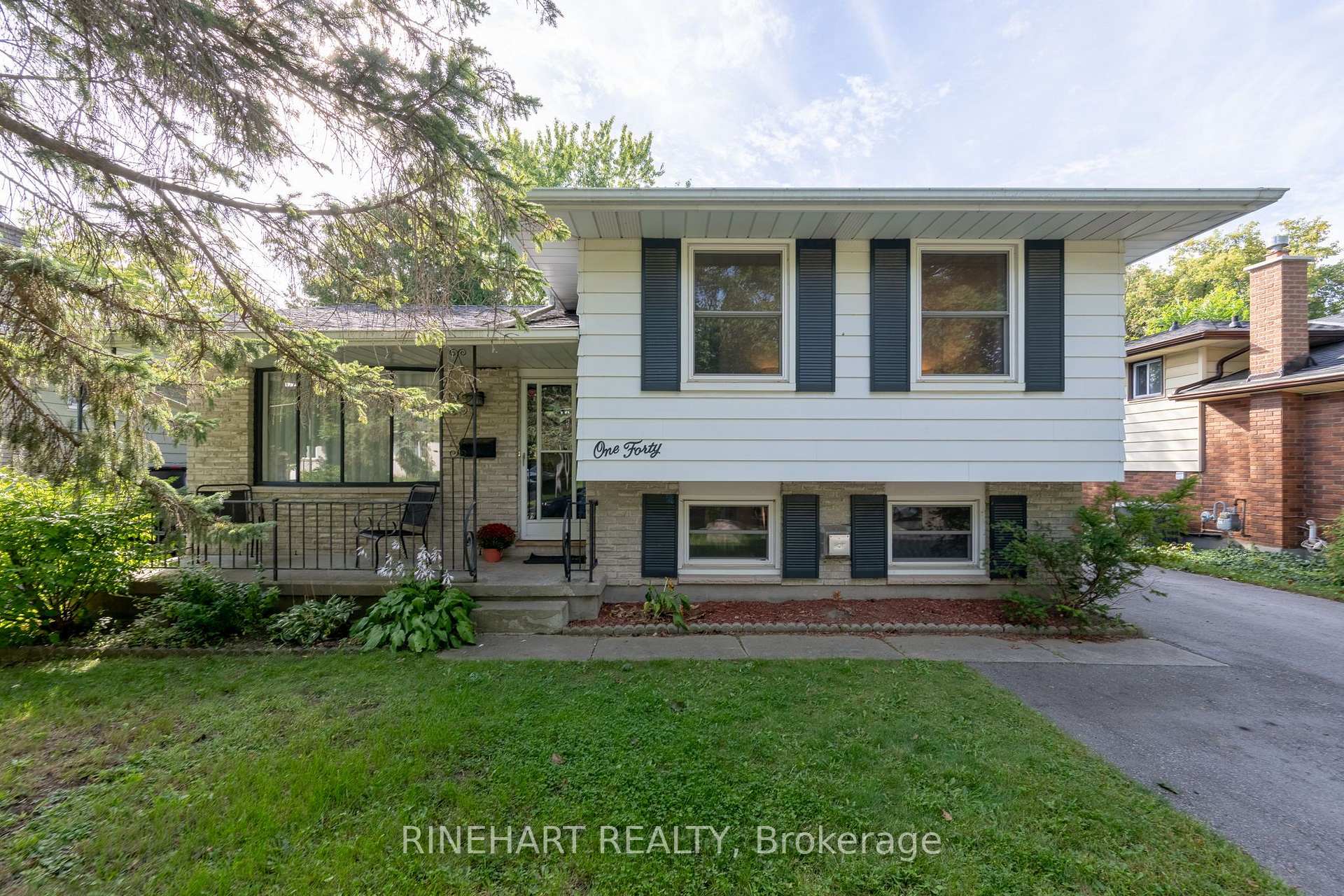 Photo of 140 Paperbirch Crescent