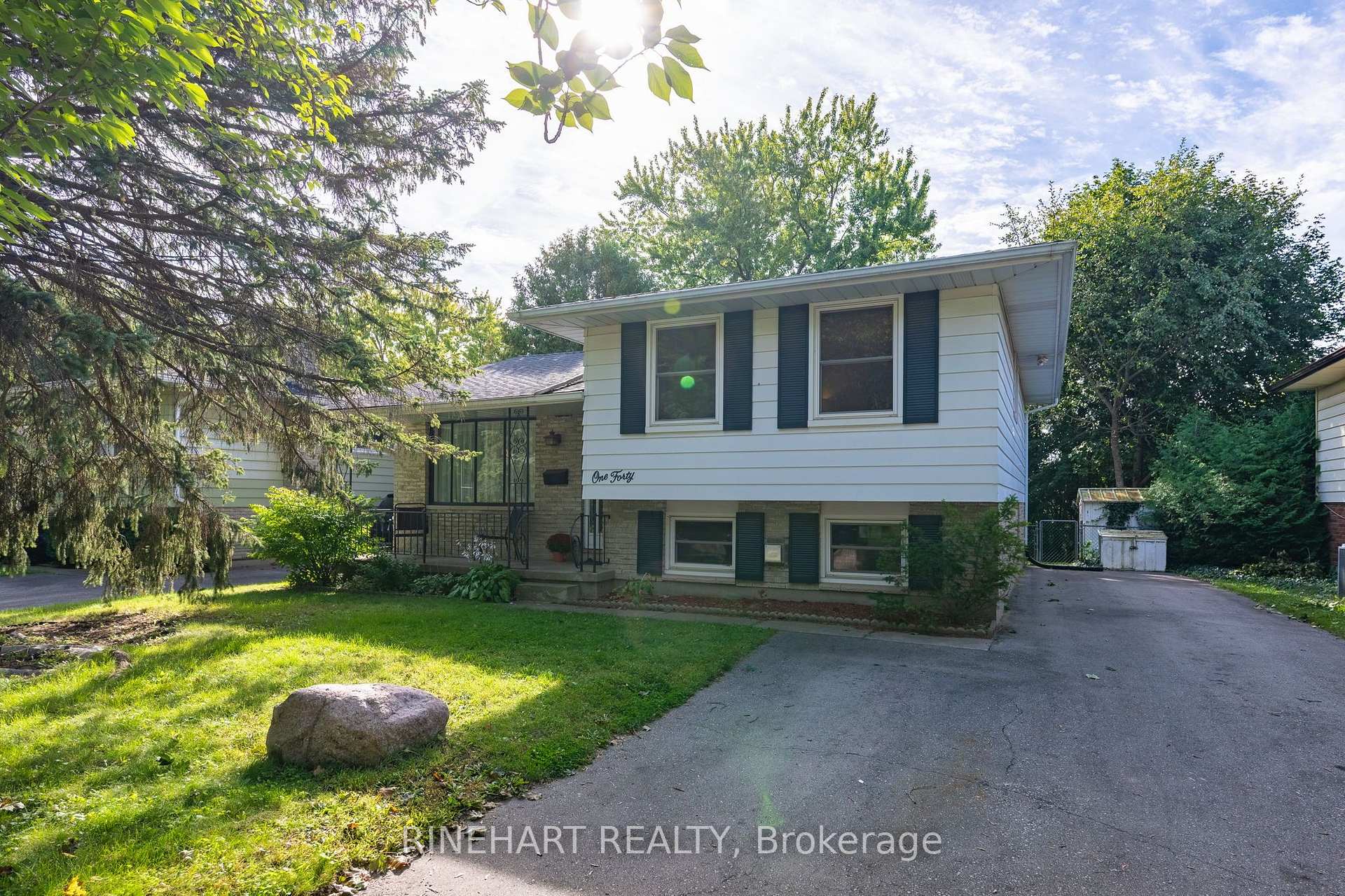 Photo 2 of 140 Paperbirch Crescent, London, North K — HOMEH