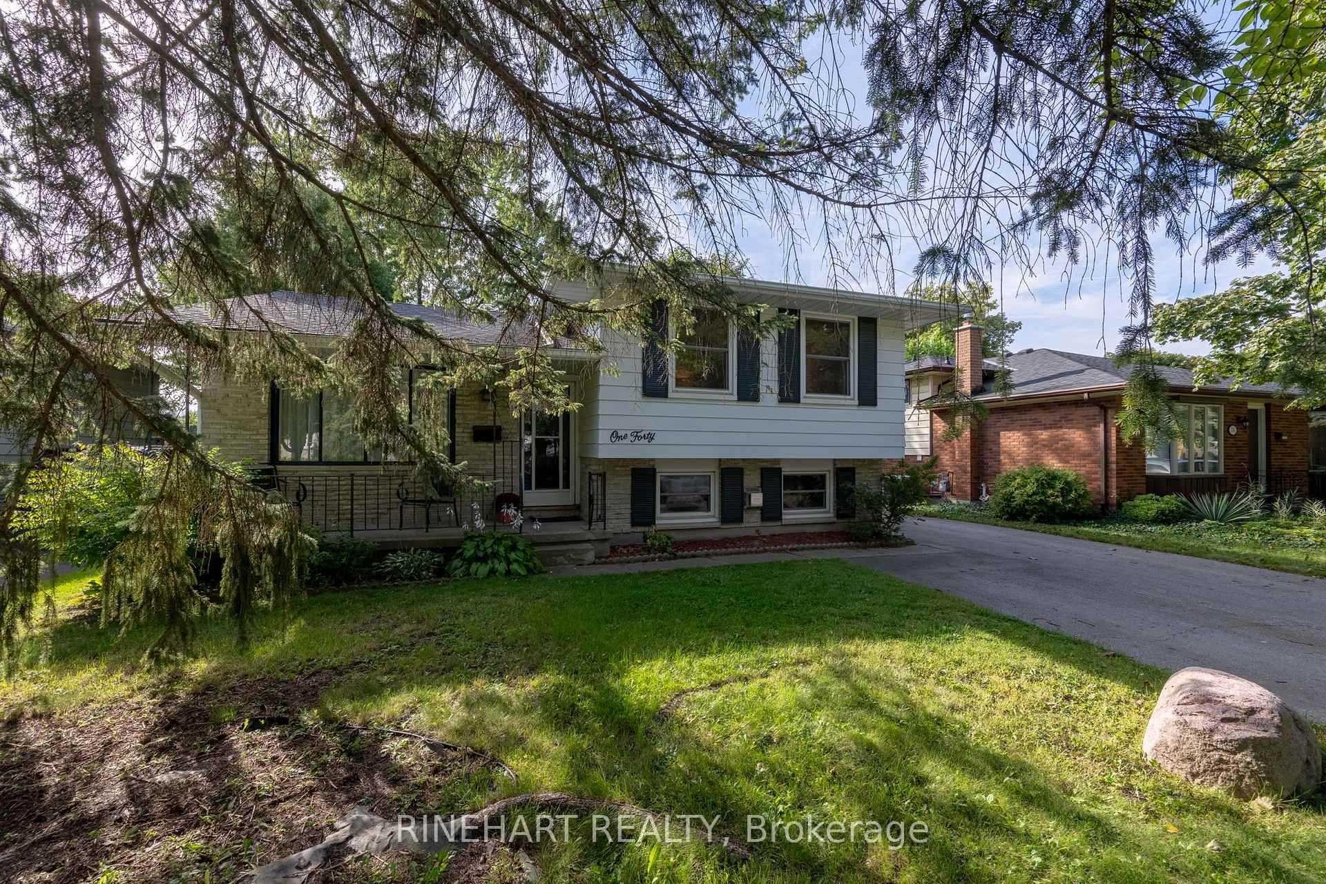 Photo 3 of 140 Paperbirch Crescent, London, North K — HOMEH