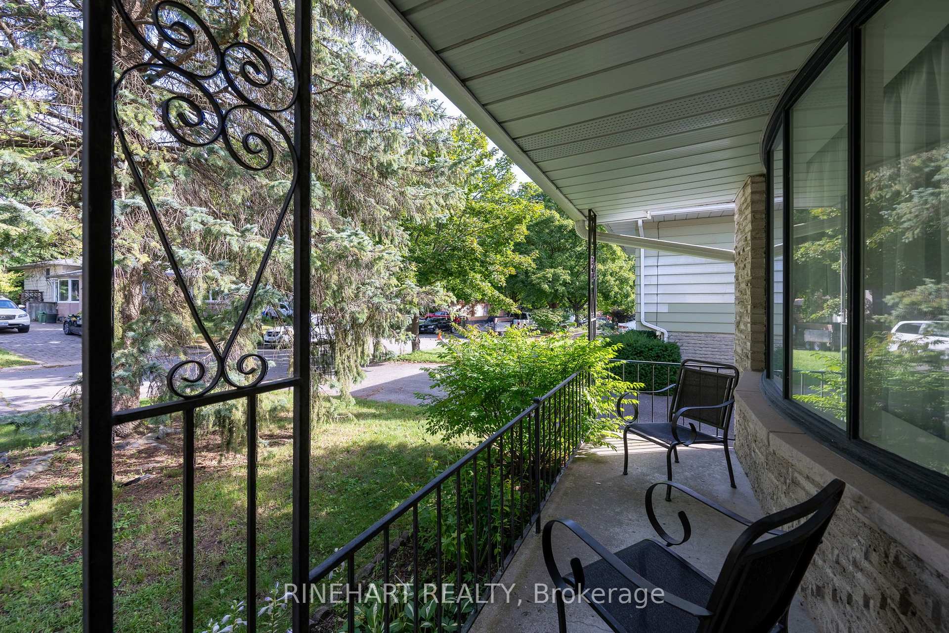 Photo 4 of 140 Paperbirch Crescent, London, North K — HOMEH