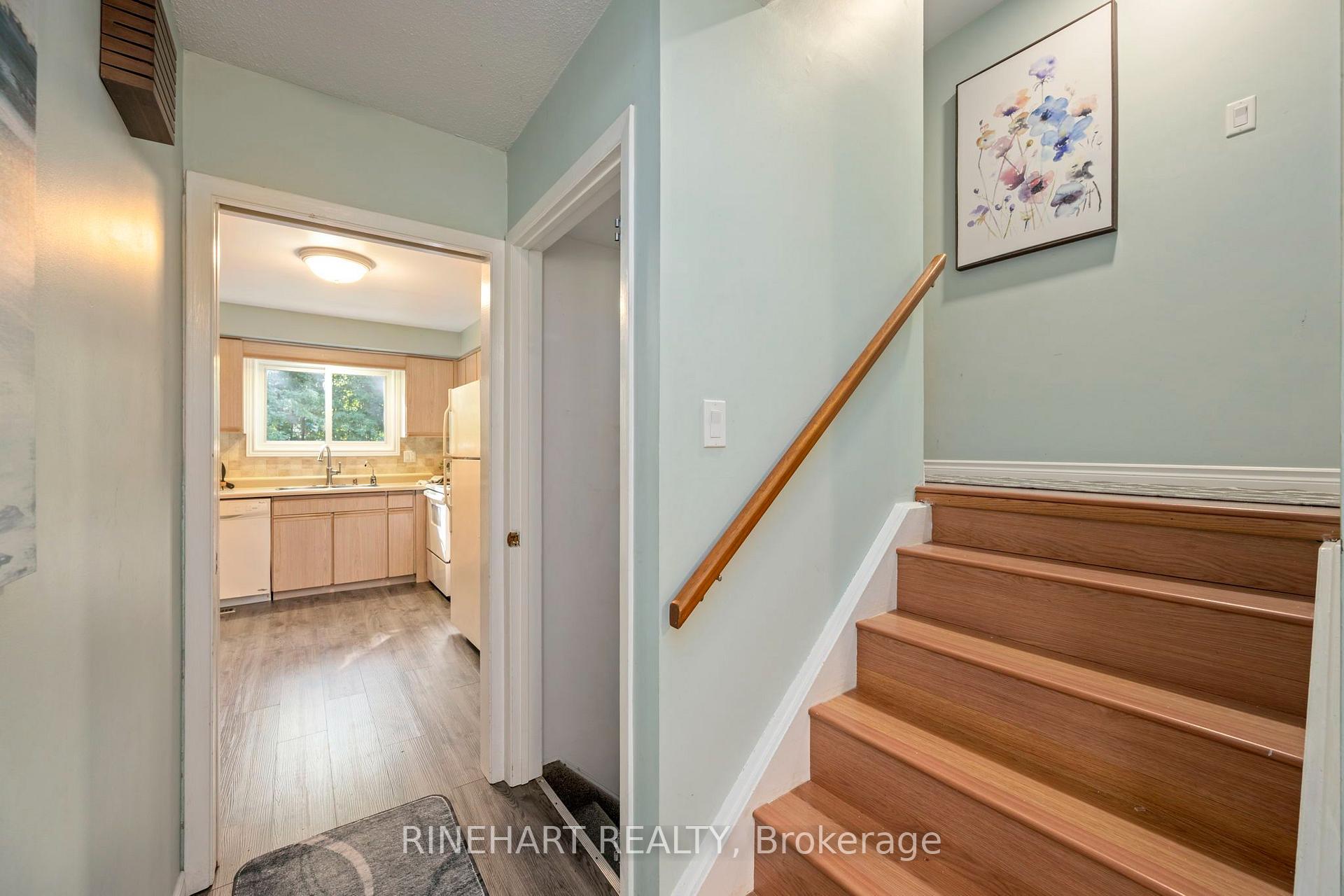 Photo 13 of 140 Paperbirch Crescent, London, North K — HOMEH