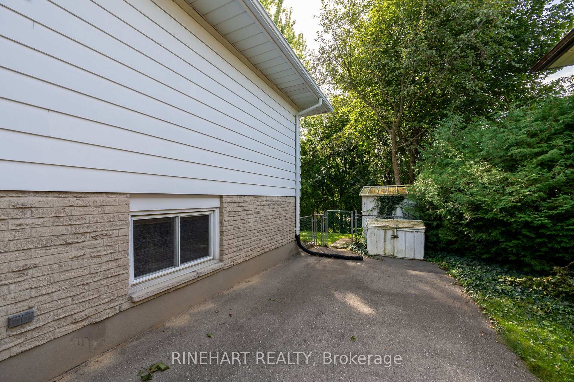 Photo 31 of 140 Paperbirch Crescent, London, North K — HOMEH