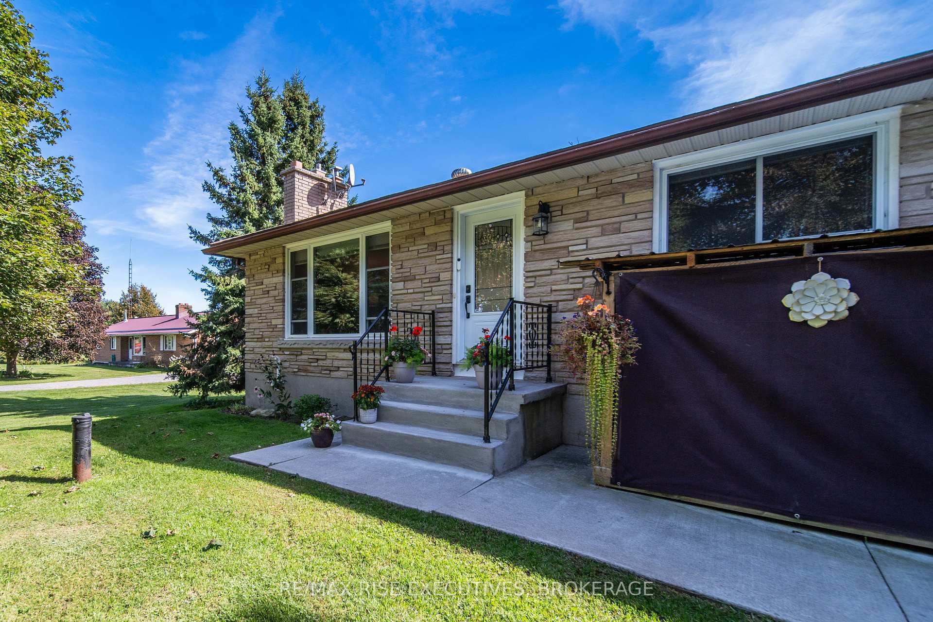 Photo 3 of 2547 Kepler Road, Kingston, City North of 401 — HOMEH