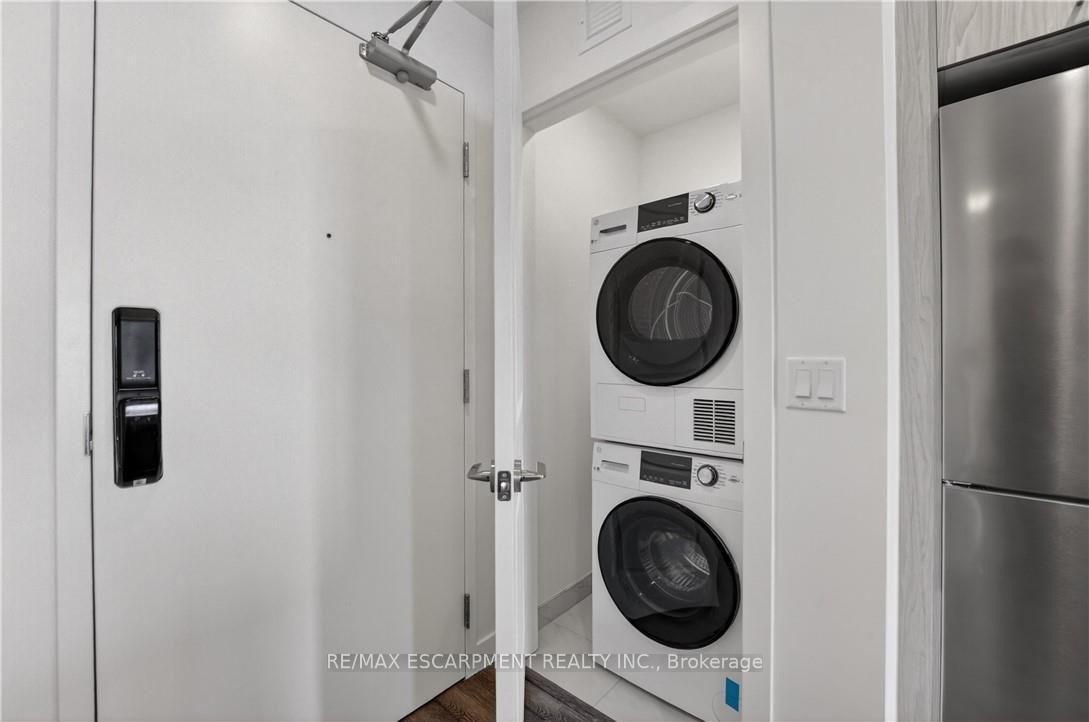 Photo 4 of Unit 304, 461 Green Road, Hamilton, Stoney Creek — HOMEH