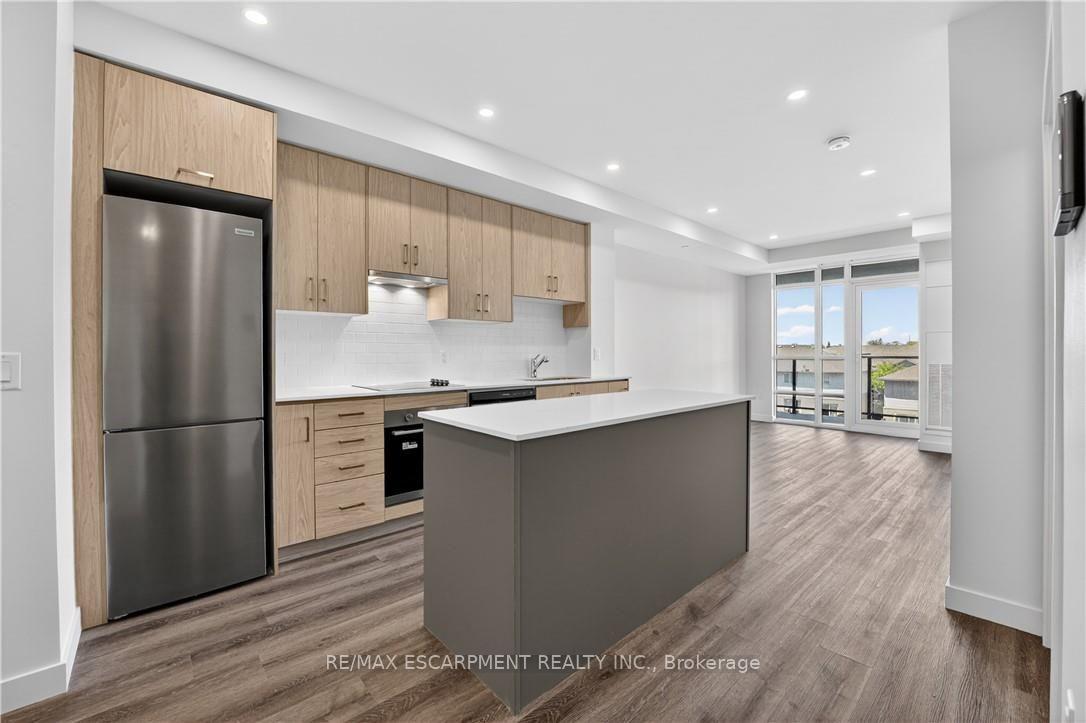 Photo 5 of Unit 304, 461 Green Road, Hamilton, Stoney Creek — HOMEH