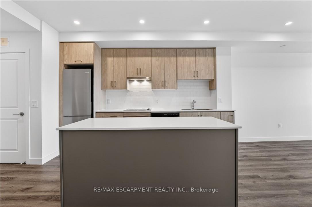 Photo 6 of Unit 304, 461 Green Road, Hamilton, Stoney Creek — HOMEH
