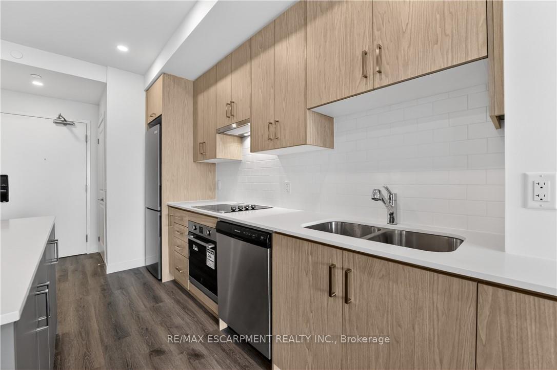 Photo 9 of Unit 304, 461 Green Road, Hamilton, Stoney Creek — HOMEH
