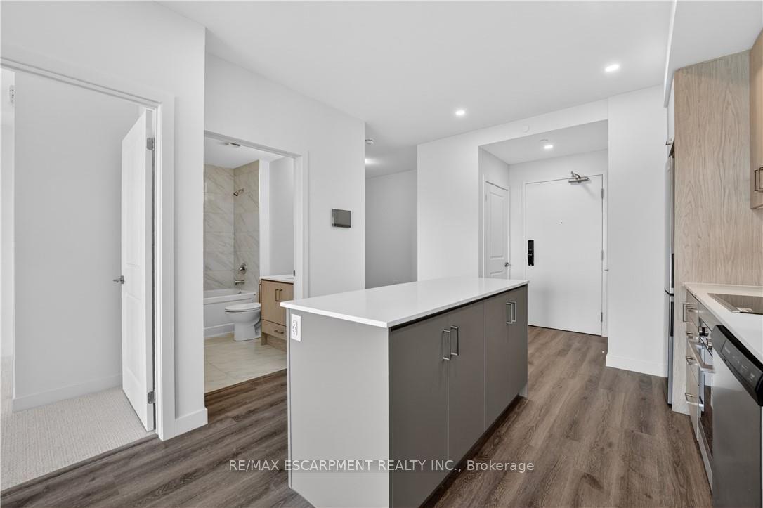 Photo 10 of Unit 304, 461 Green Road, Hamilton, Stoney Creek — HOMEH