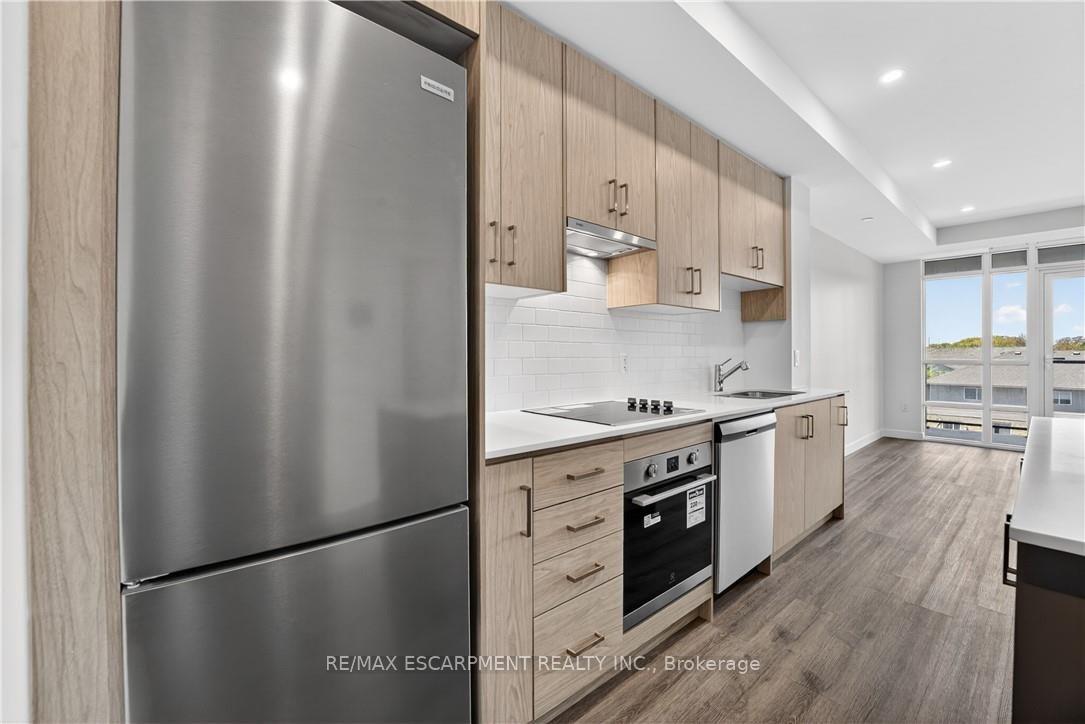 Photo 12 of Unit 304, 461 Green Road, Hamilton, Stoney Creek — HOMEH