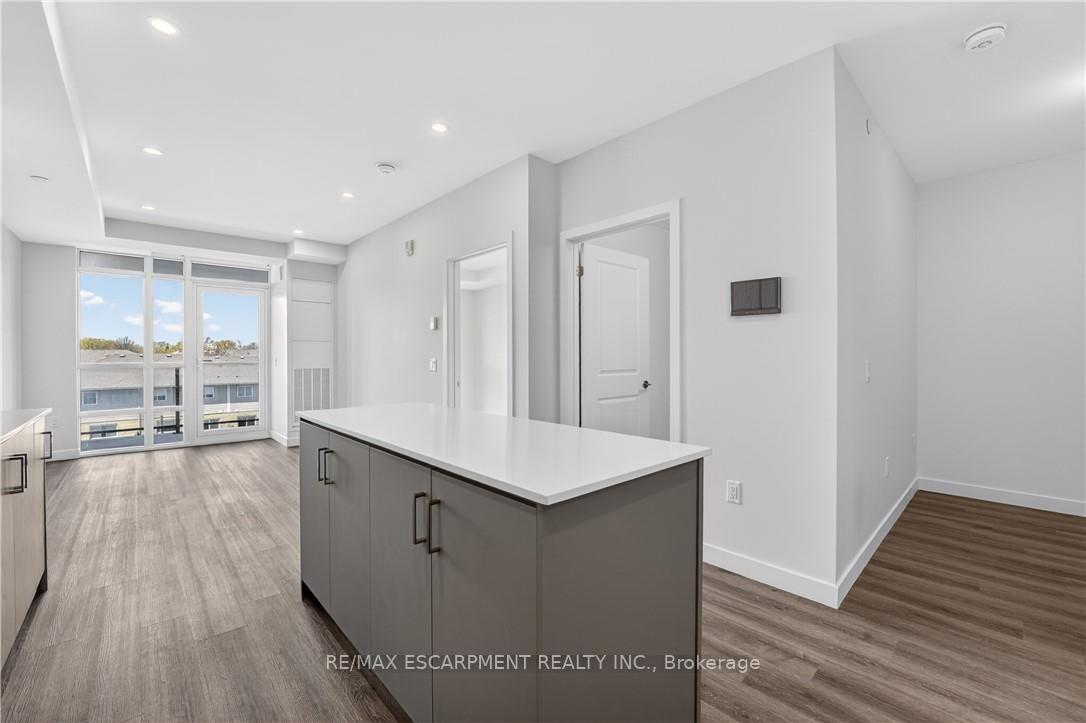 Photo 15 of Unit 304, 461 Green Road, Hamilton, Stoney Creek — HOMEH