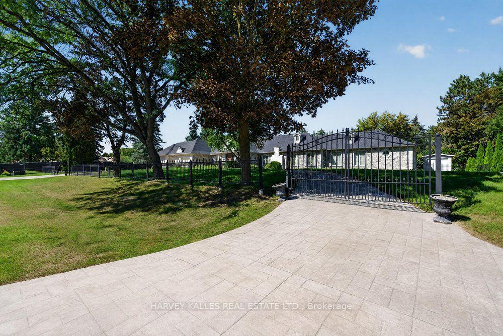 Photo 3 of 28 Putting Green Crescent, Vaughan, Kleinburg — HOMEH