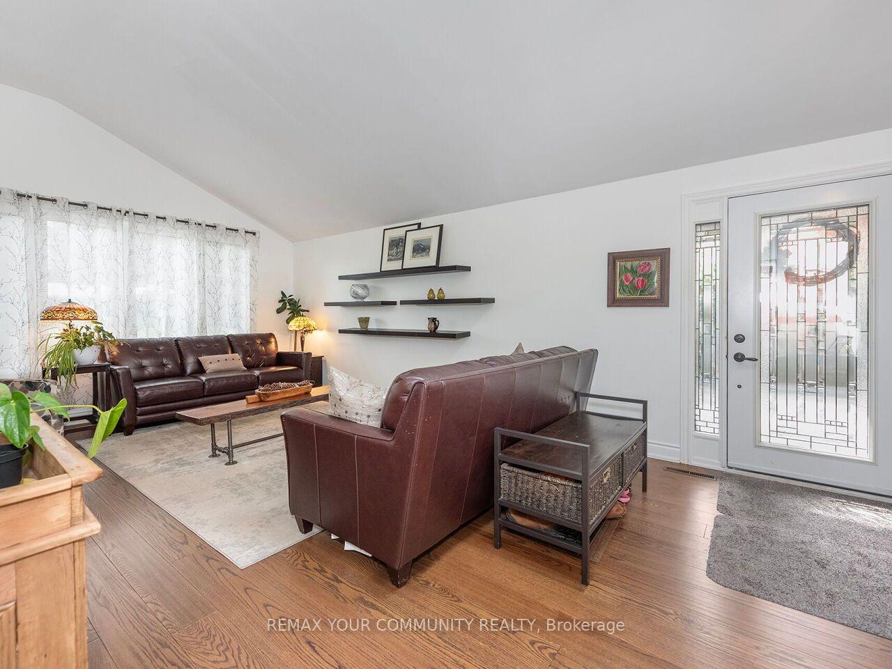 Photo 4 of 1899 Delaney Drive, Mississauga, Clarkson — HOMEH