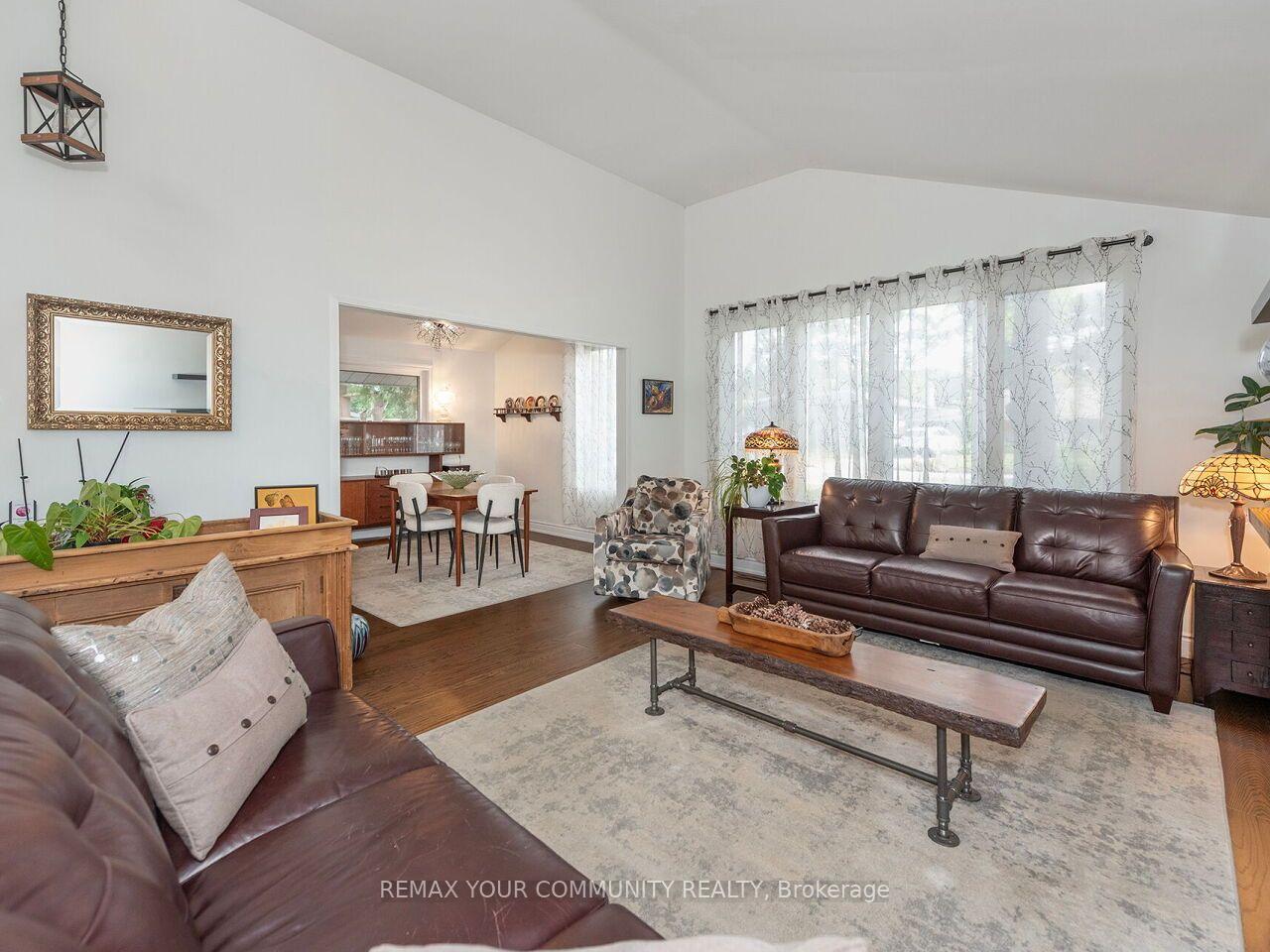 Photo 7 of 1899 Delaney Drive, Mississauga, Clarkson — HOMEH