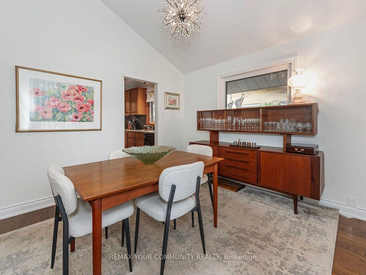 Photo 9 of 1899 Delaney Drive, Mississauga, Clarkson — HOMEH